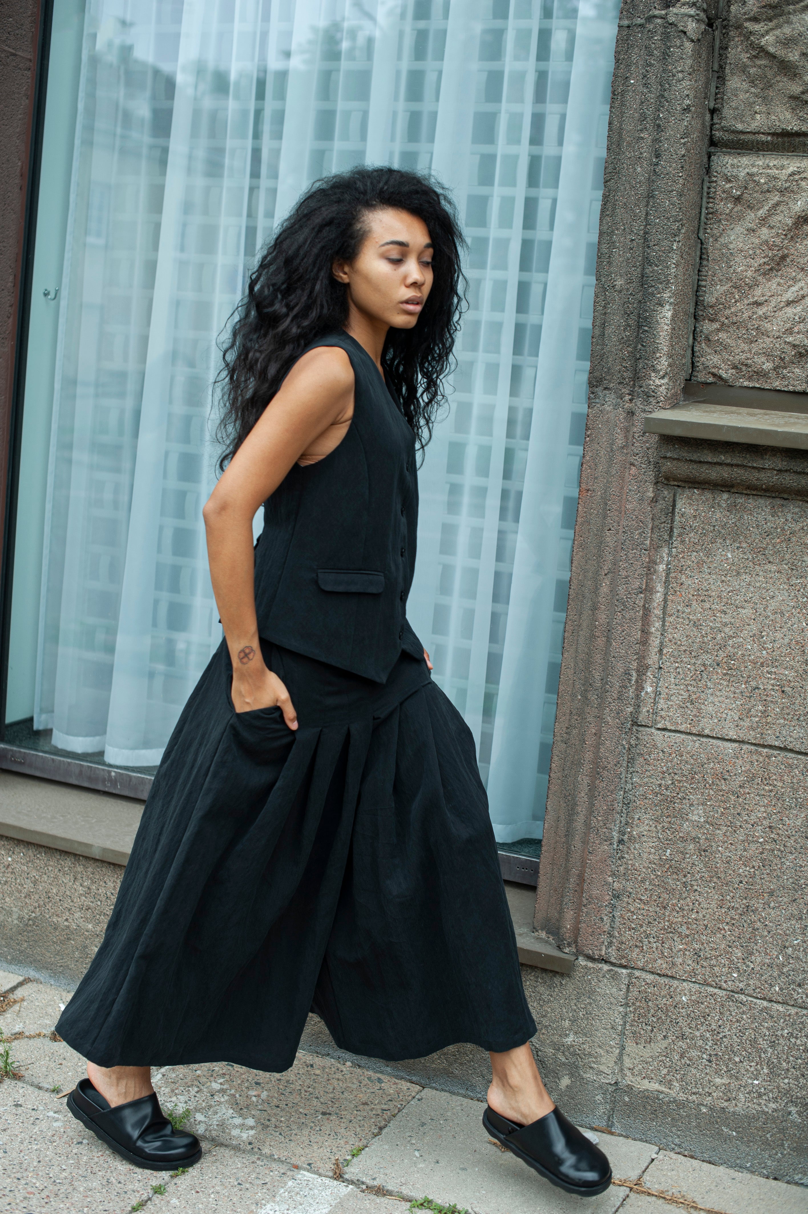 Black Women's pleated culotte skirt pants from cupro