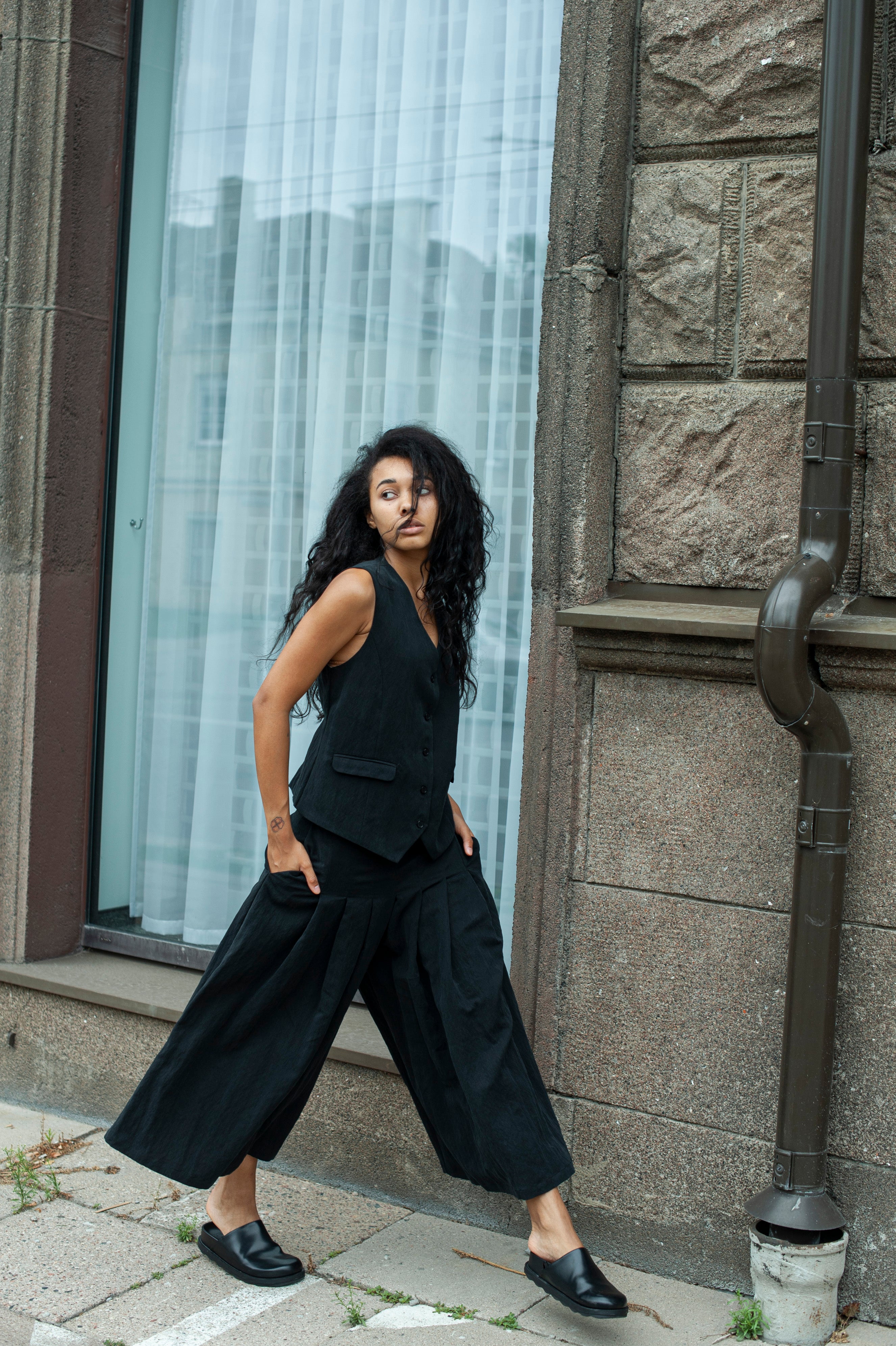 Black Women's pleated culotte skirt pants from cupro