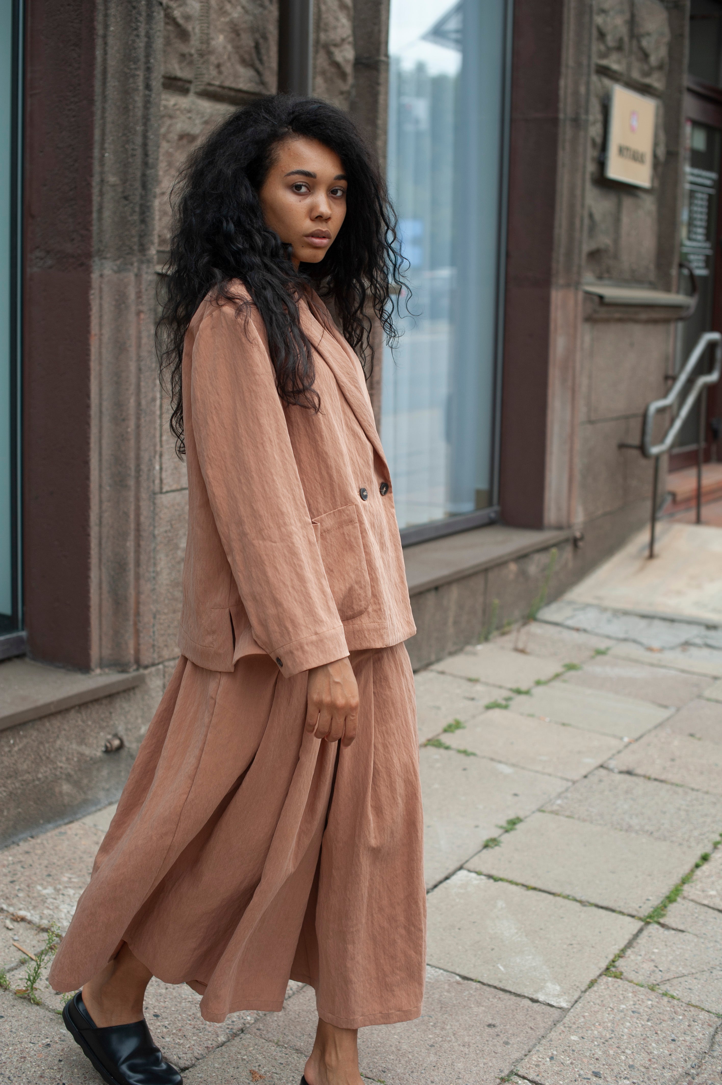 A combo of a loose-fitting double-breasted linen blazer and wide-leg linen pants