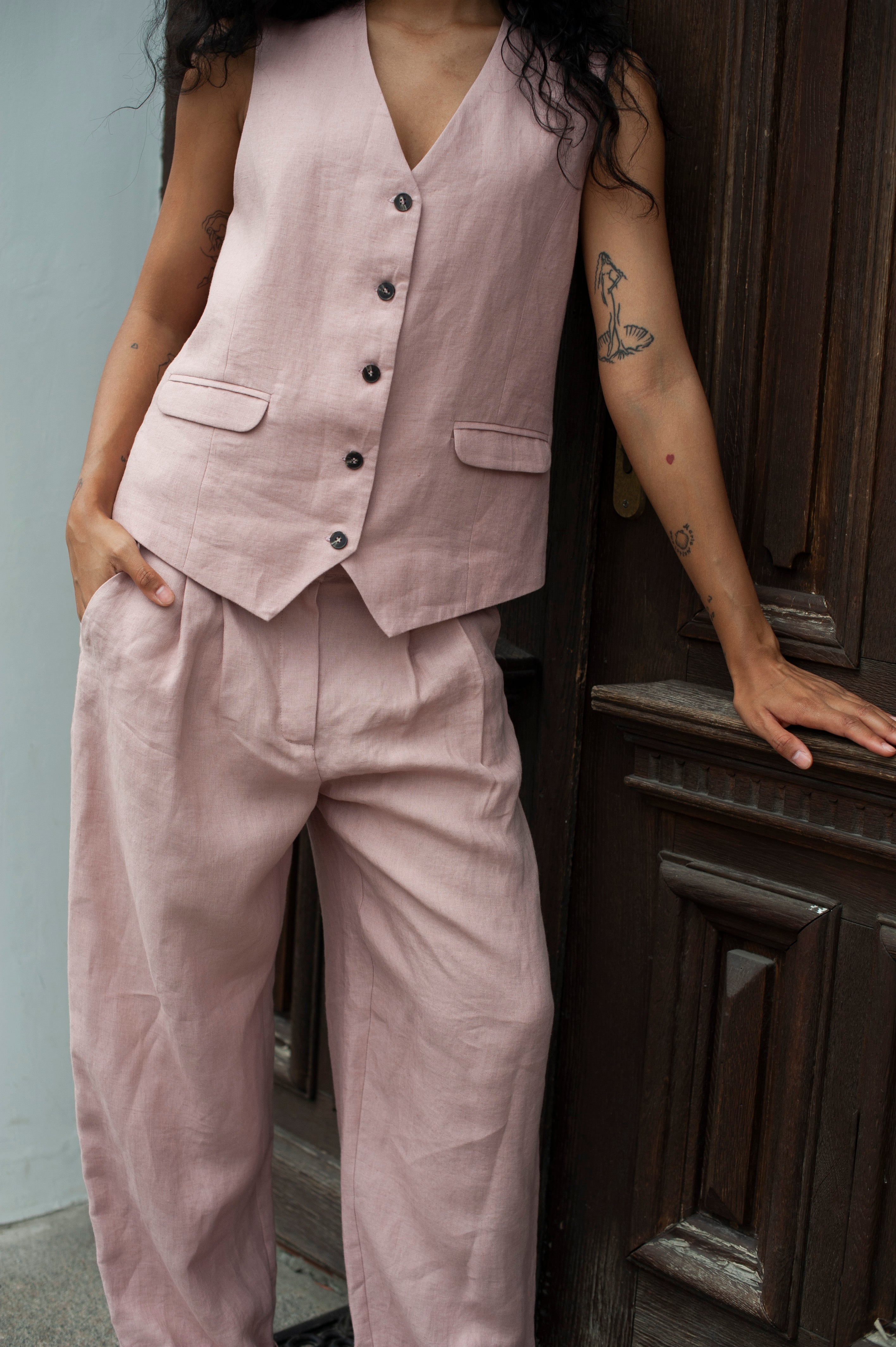 Women's linen pants with pleats with high waist in Pale Rose
