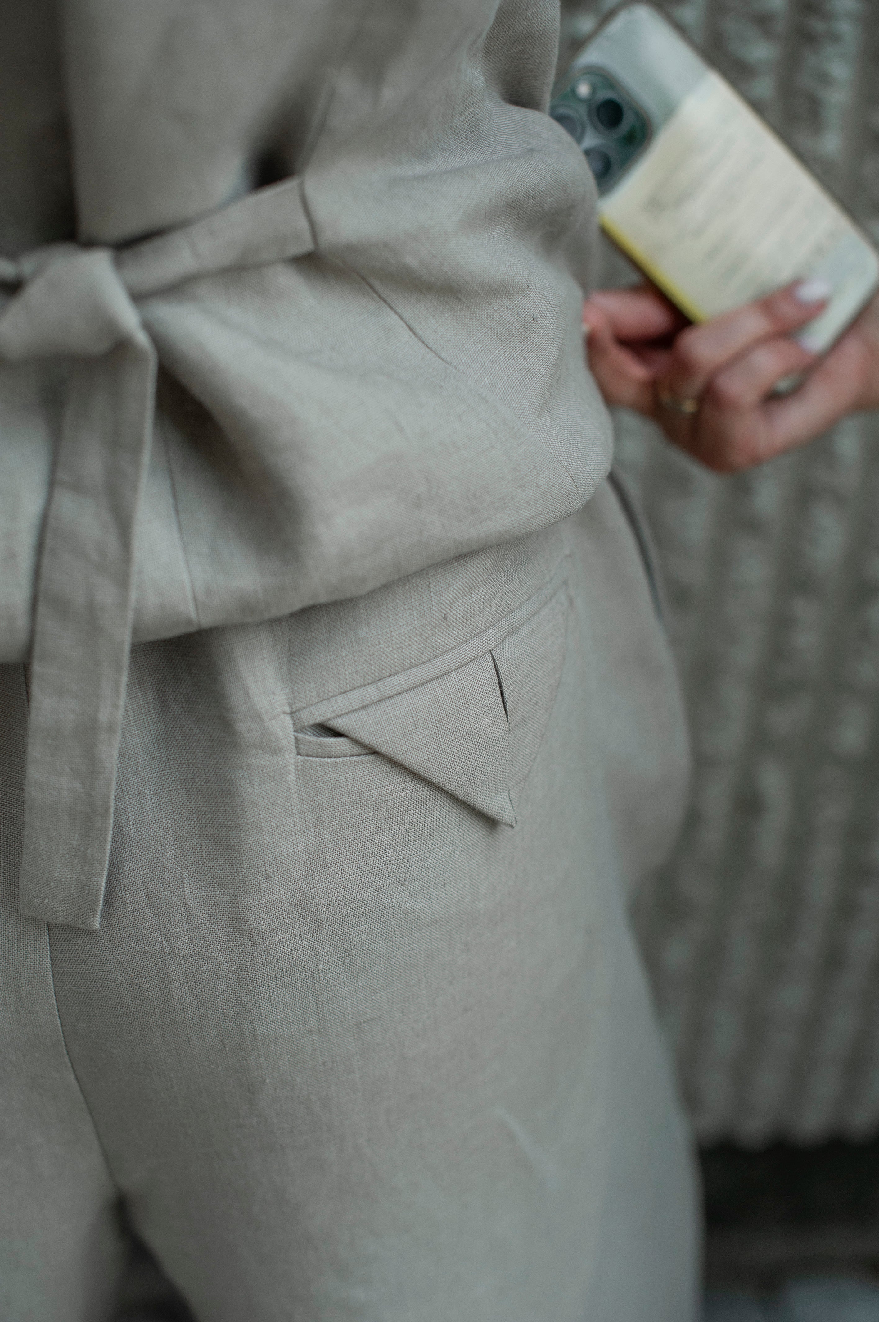 Women's linen pants with pleats with high waist