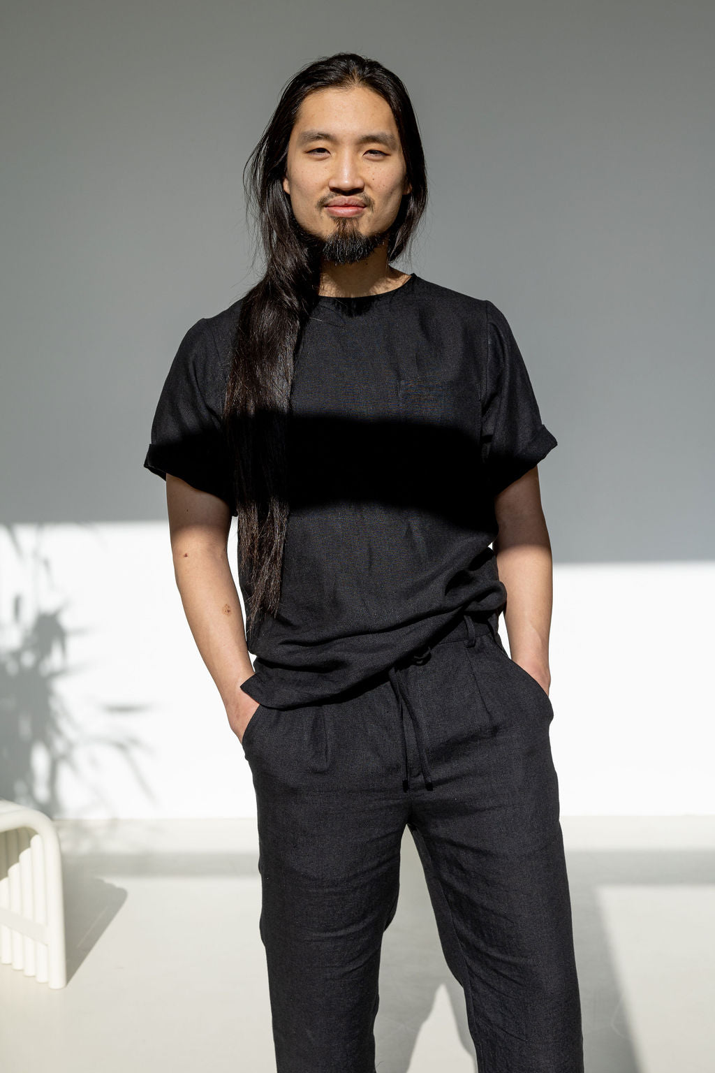 Linen outfit of a basic linen T-shirt boasting a pocket and relaxed-fit tapered leg pants with a drawstring
