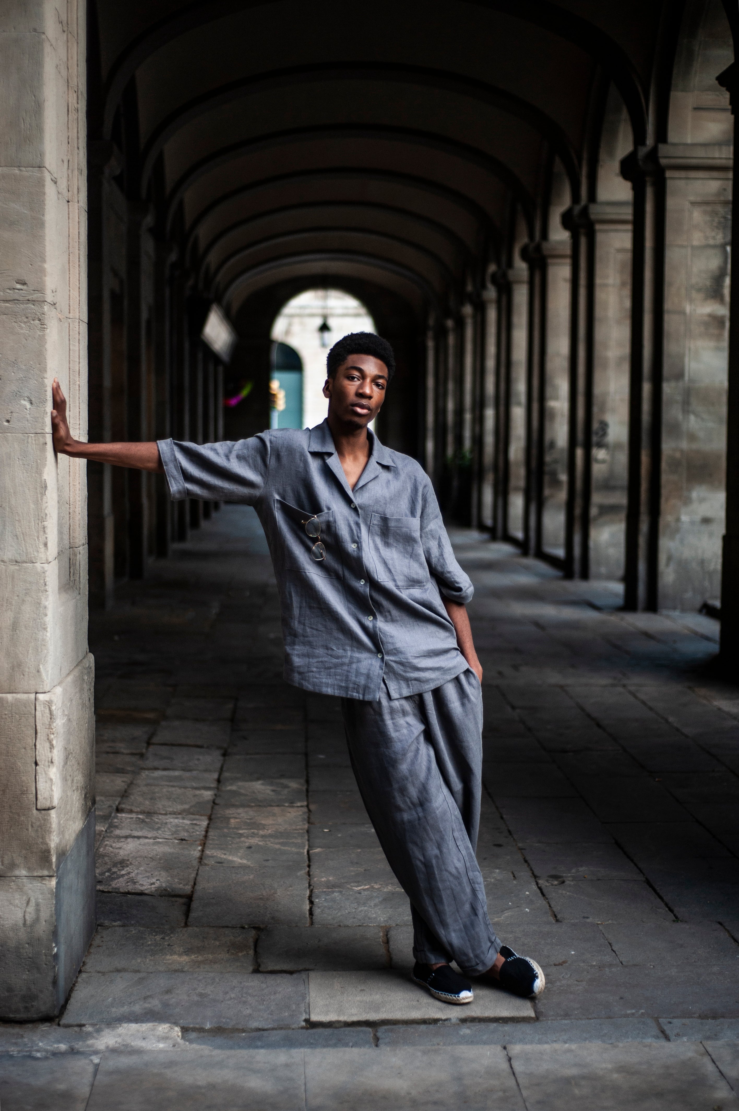 Linen loose fit camp collar shirt with two front pockets and tapered leg linen pants with an elasticated waistband