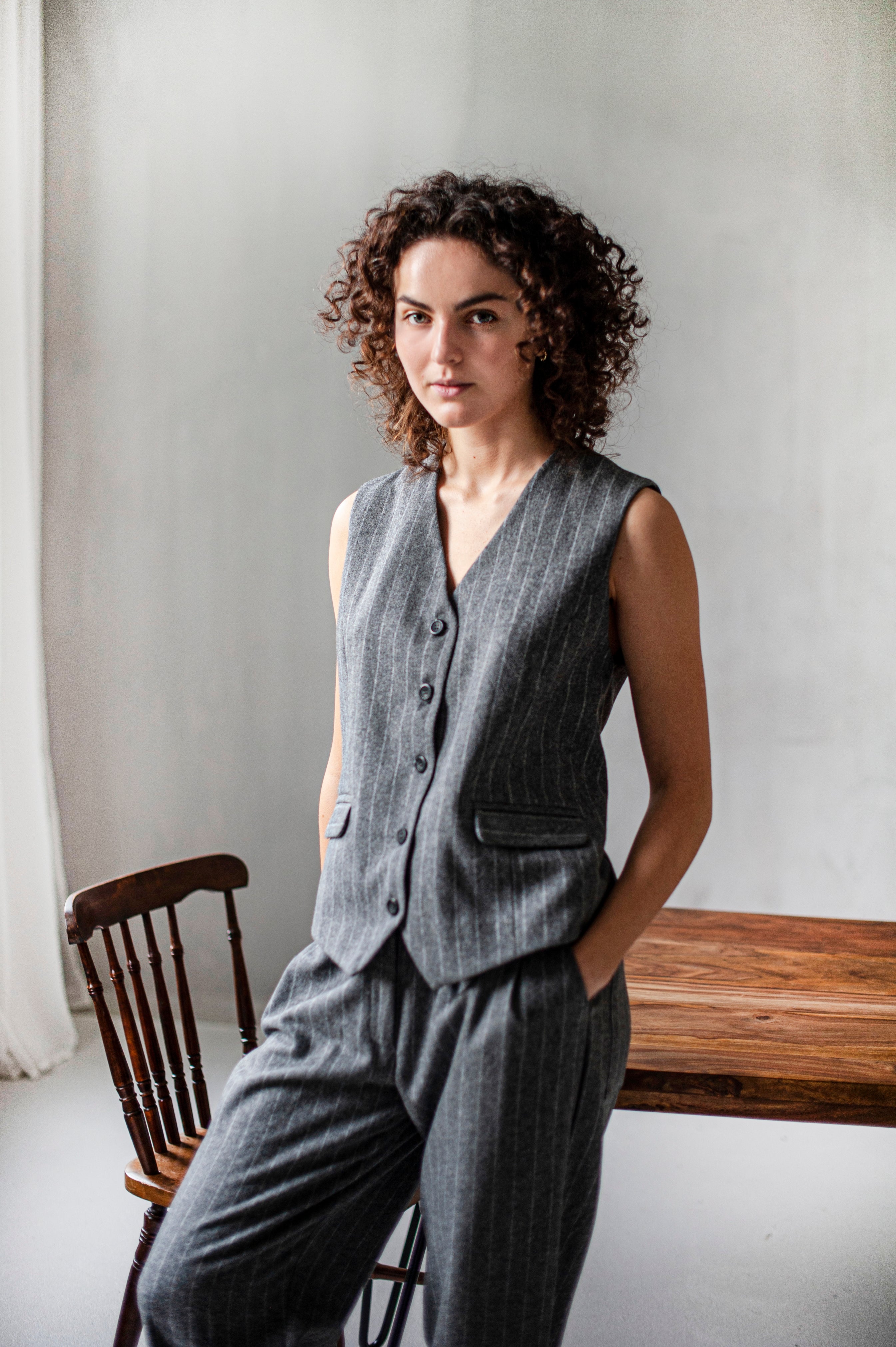Women's high-waisted tweed wool arch pants with pleats
