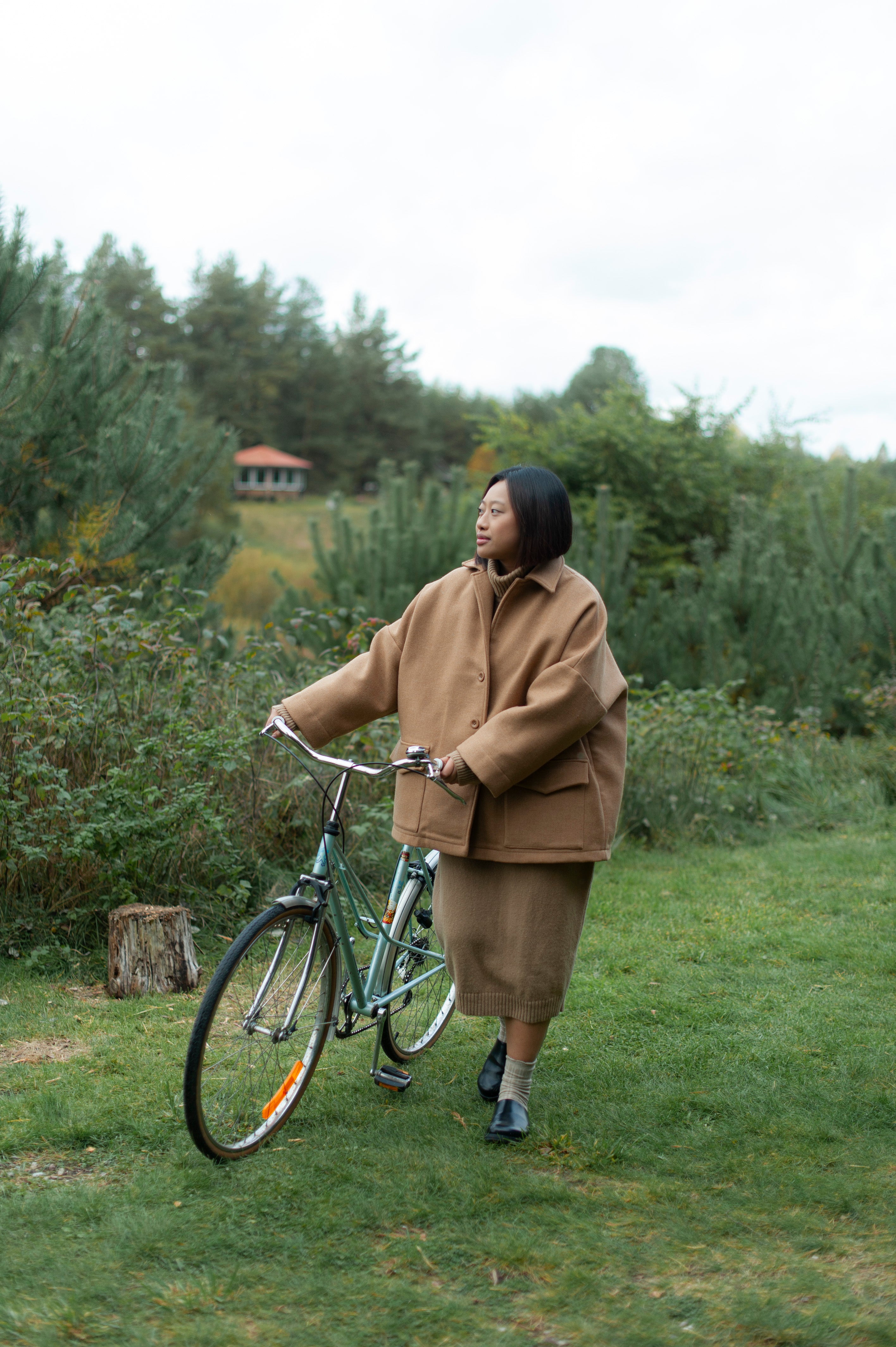 Camel color oversized one-size jacket made of double-cloth high quality wool. The jacket boasts a lapel color, dropped shoulders, wide sleeves and two spacious patch pockets with flaps.