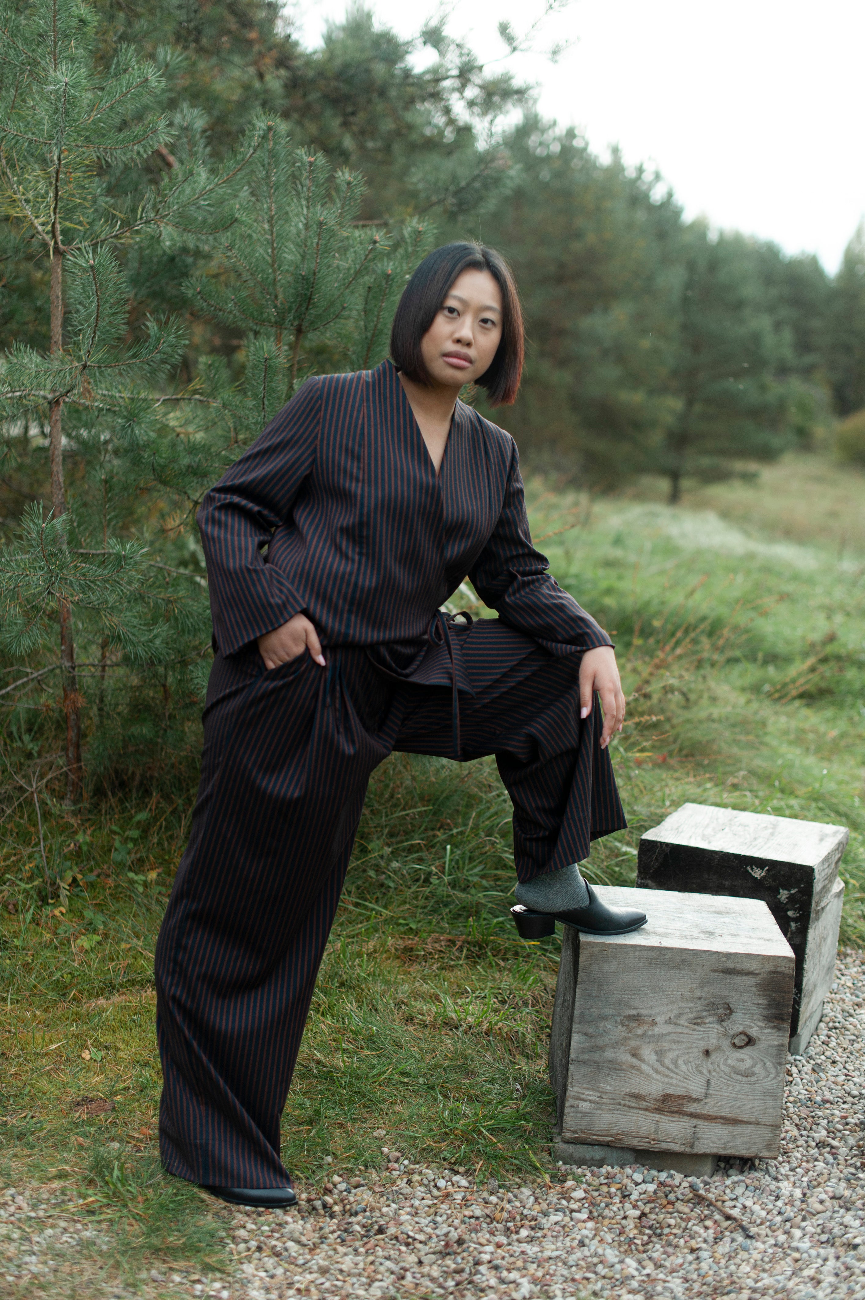 Long striped pleated wide-leg pants with a zipper closure and adjustable elasticated waistband.