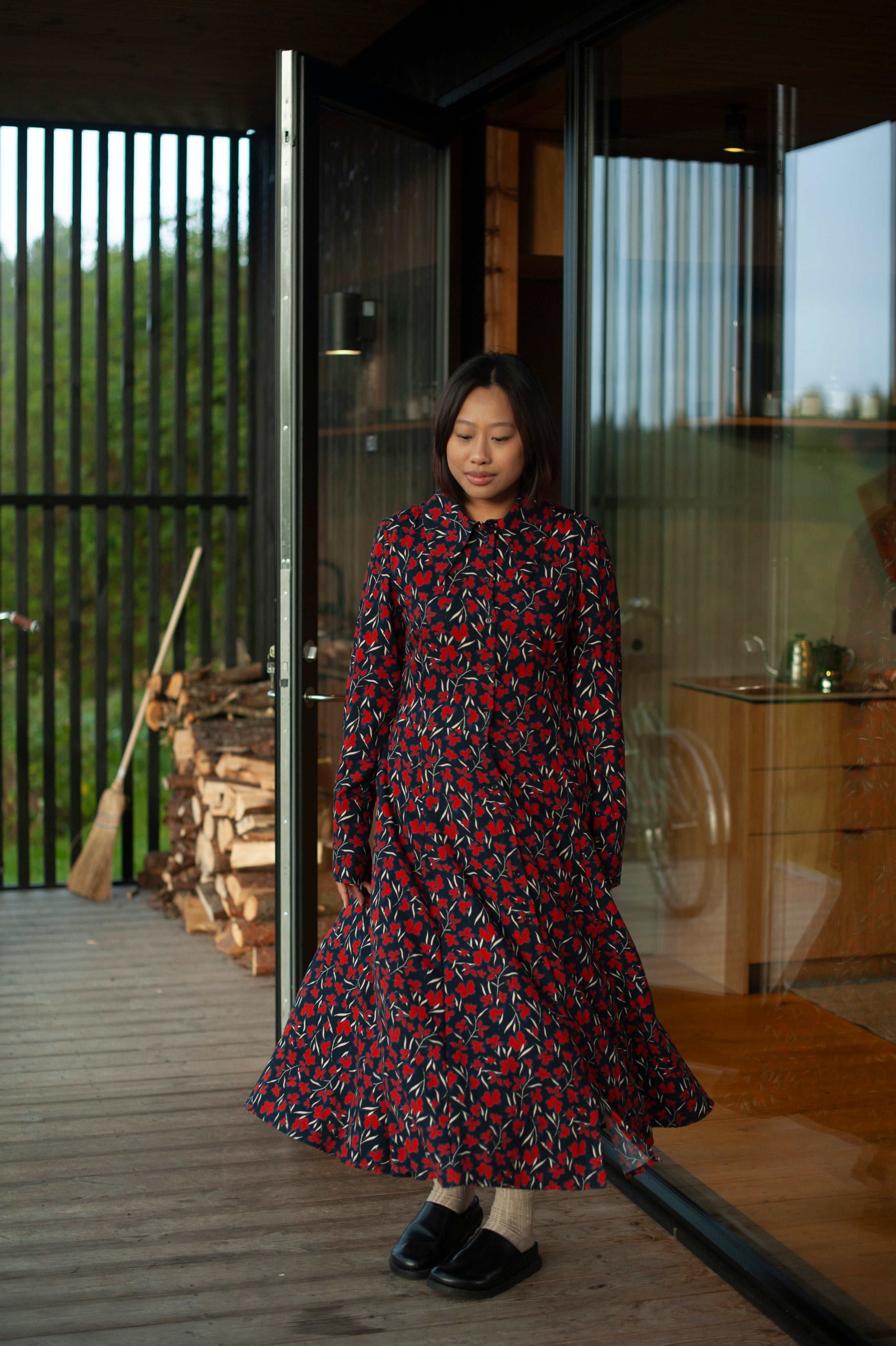 Floral print A-line shirt dress with a large collar