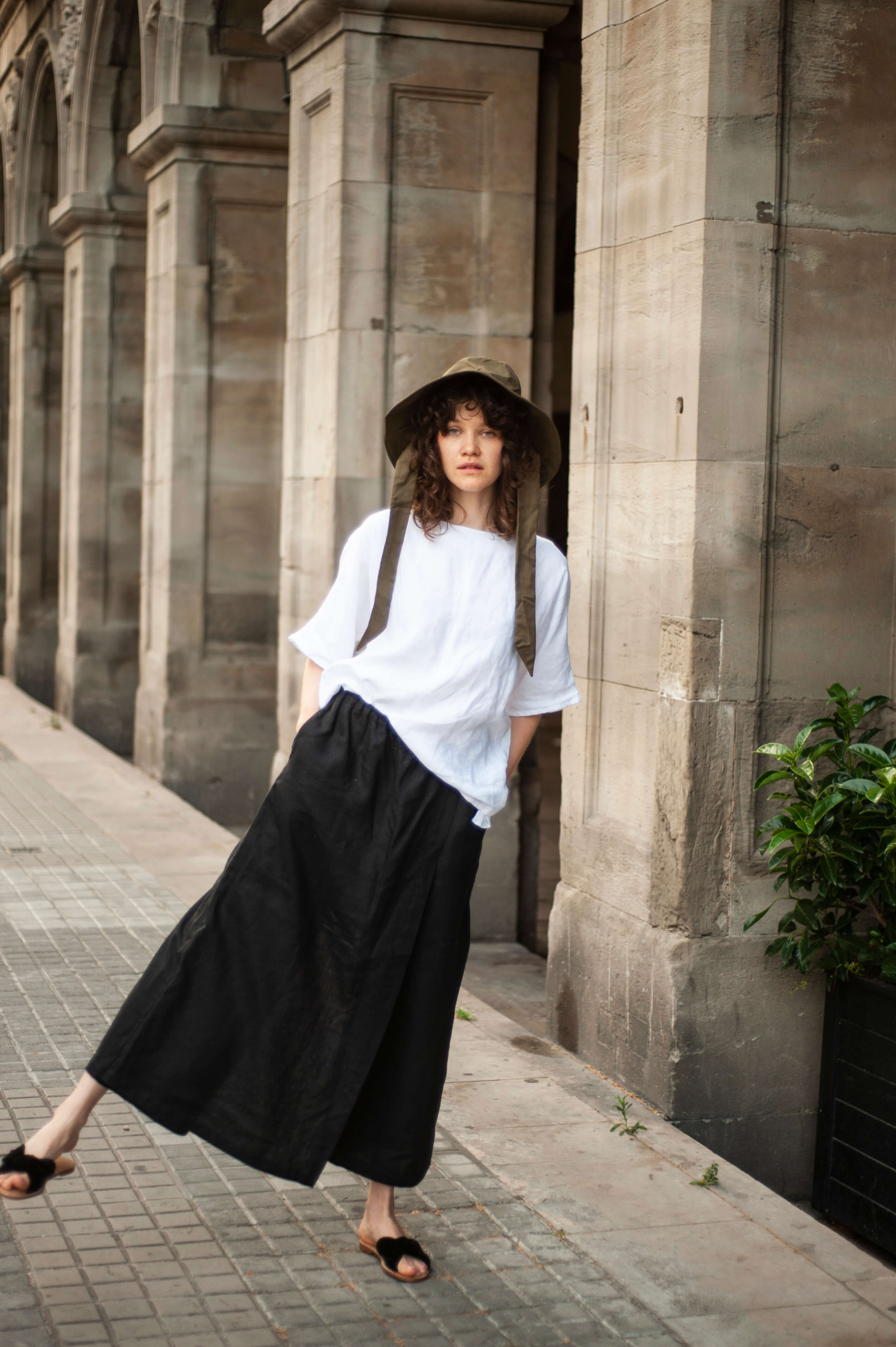 Summer skirt pants with an elastic waistband.