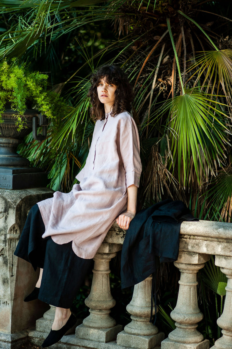 Minimalist linen tunic in an oversized silhouette boasting a band collar and a parcial button closure.