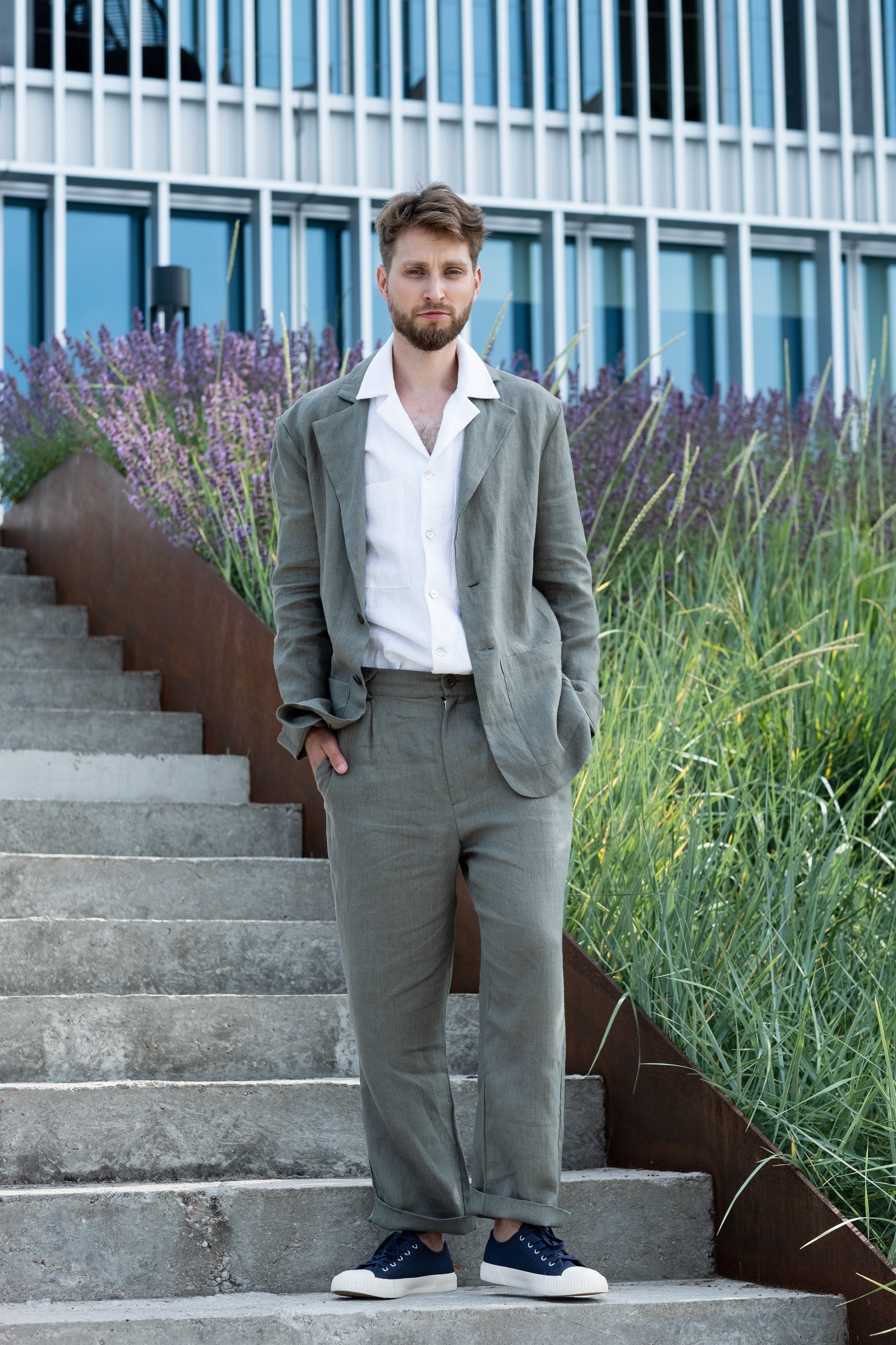 Straight-leg elasticated linen trousers