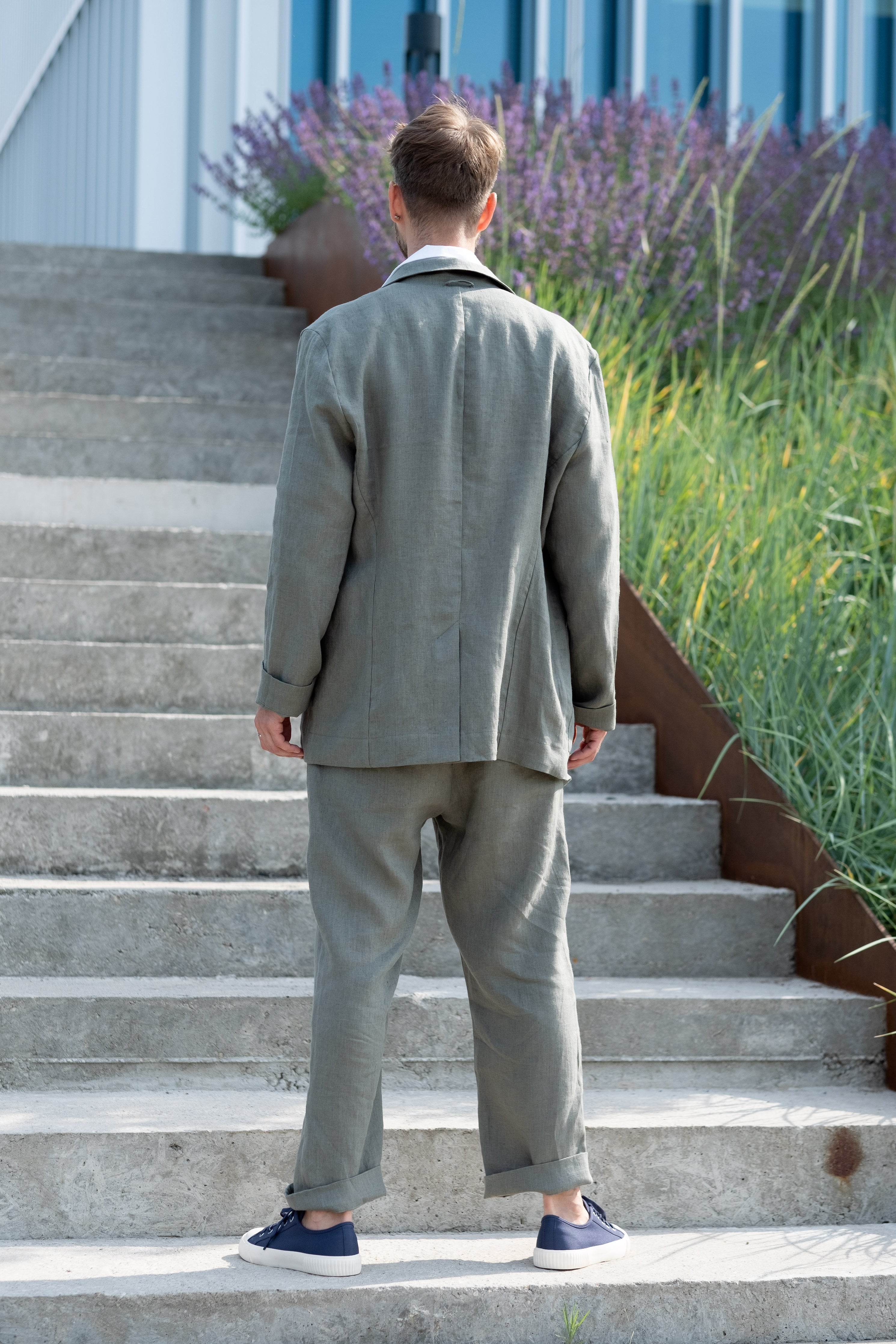 Regular-fit olive green linen suit