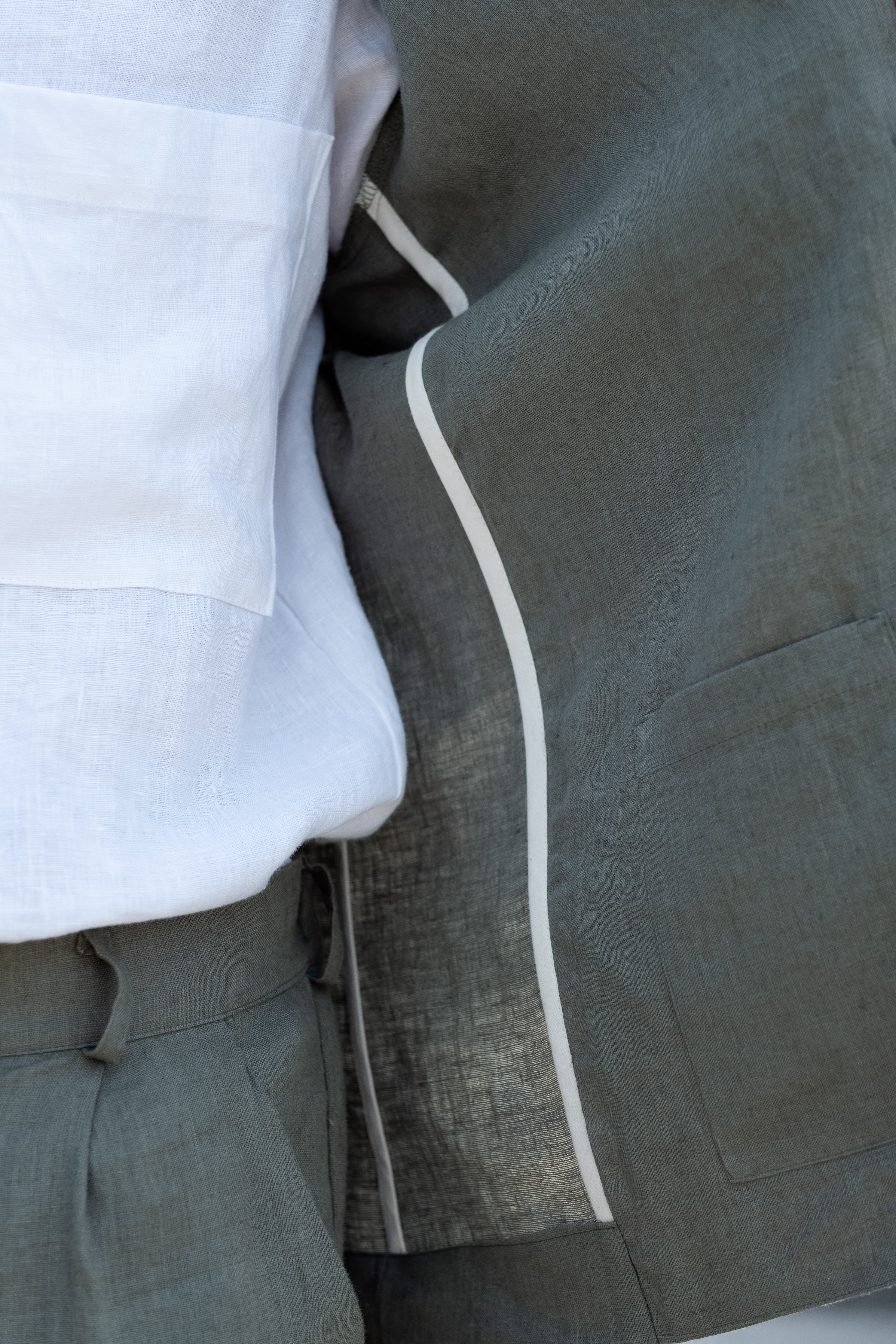 Regular-fit olive green linen suit