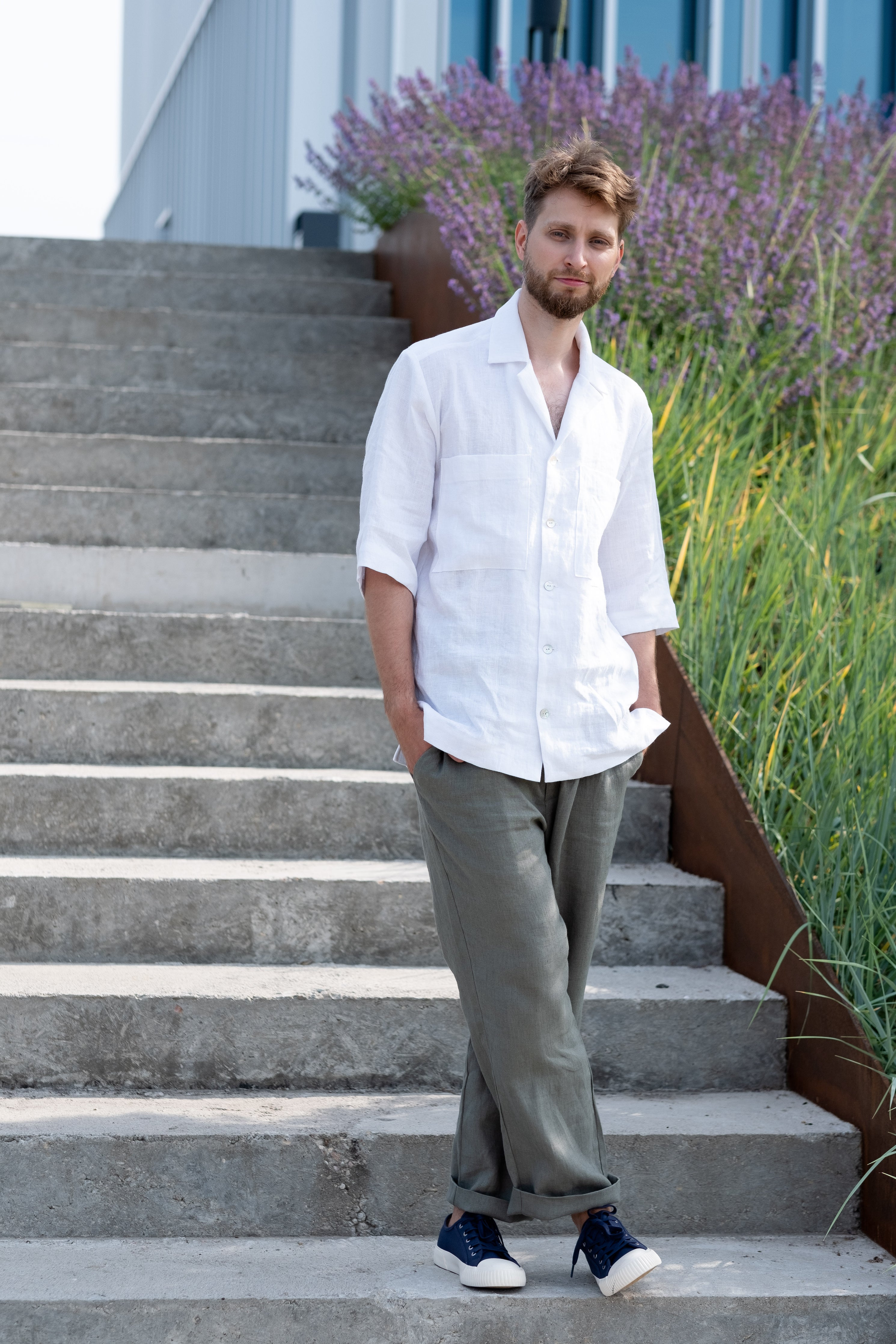 Straight-leg elasticated linen trousers
