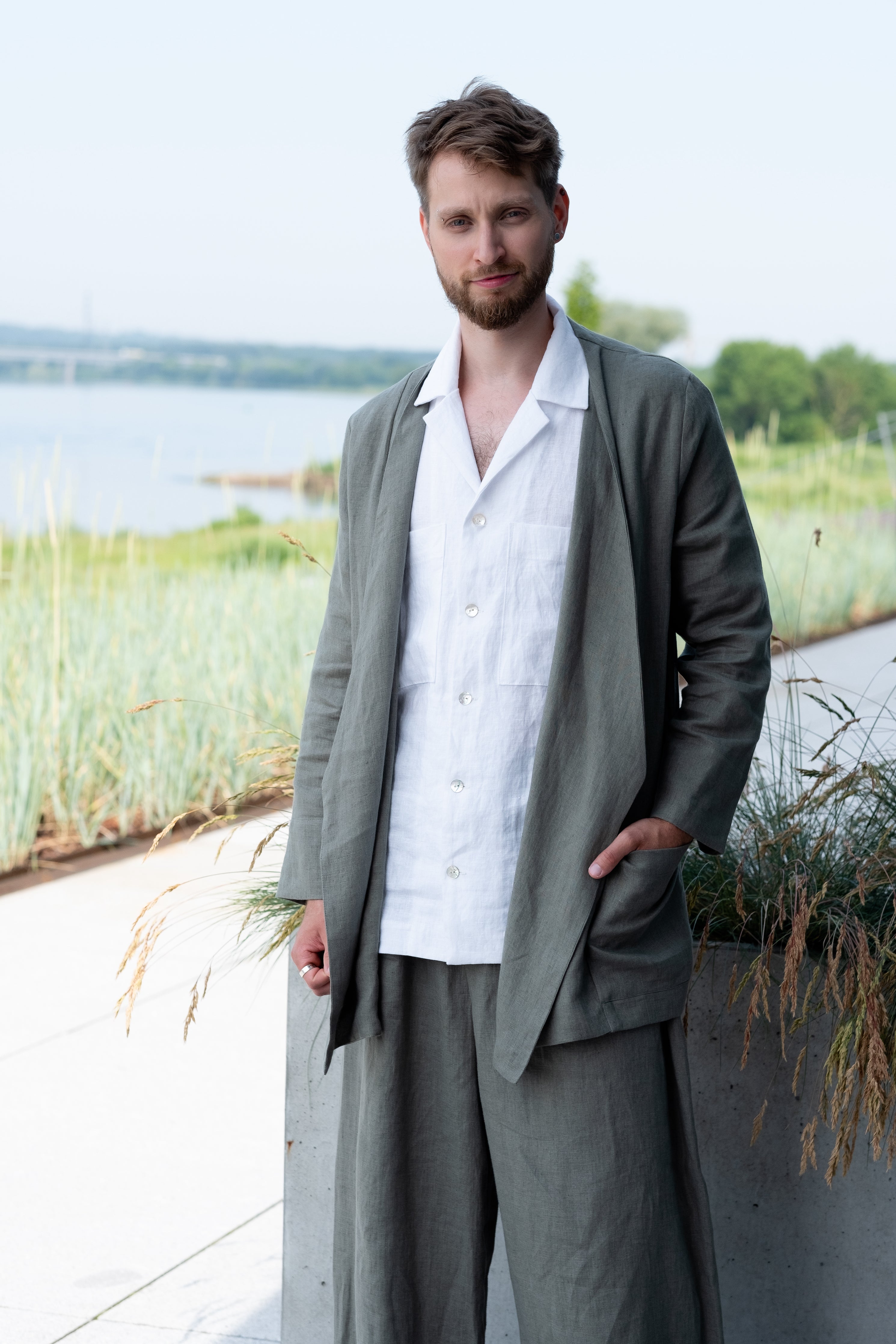 Loose-fit olive green linen blazer