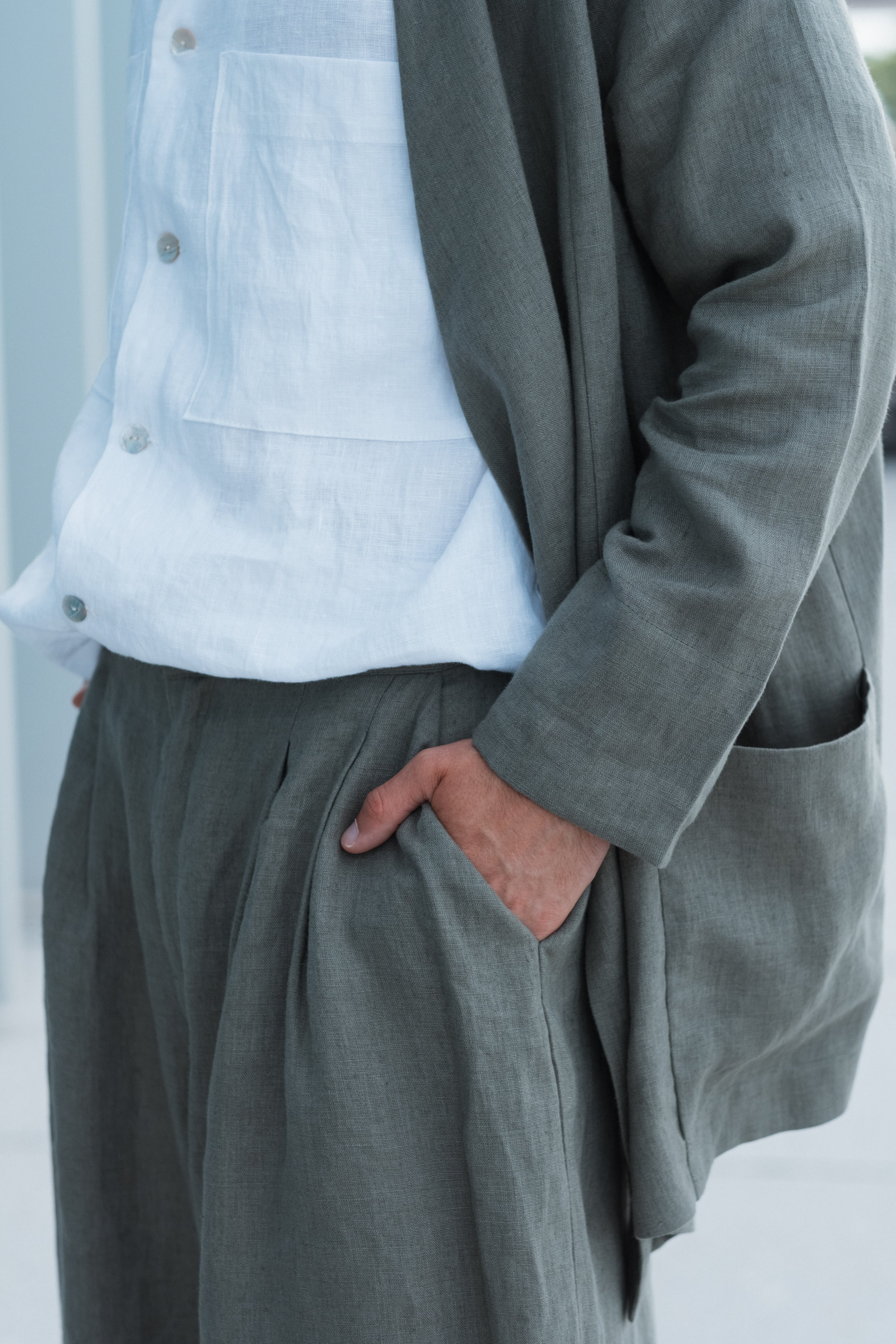 Loose-fit olive green linen blazer