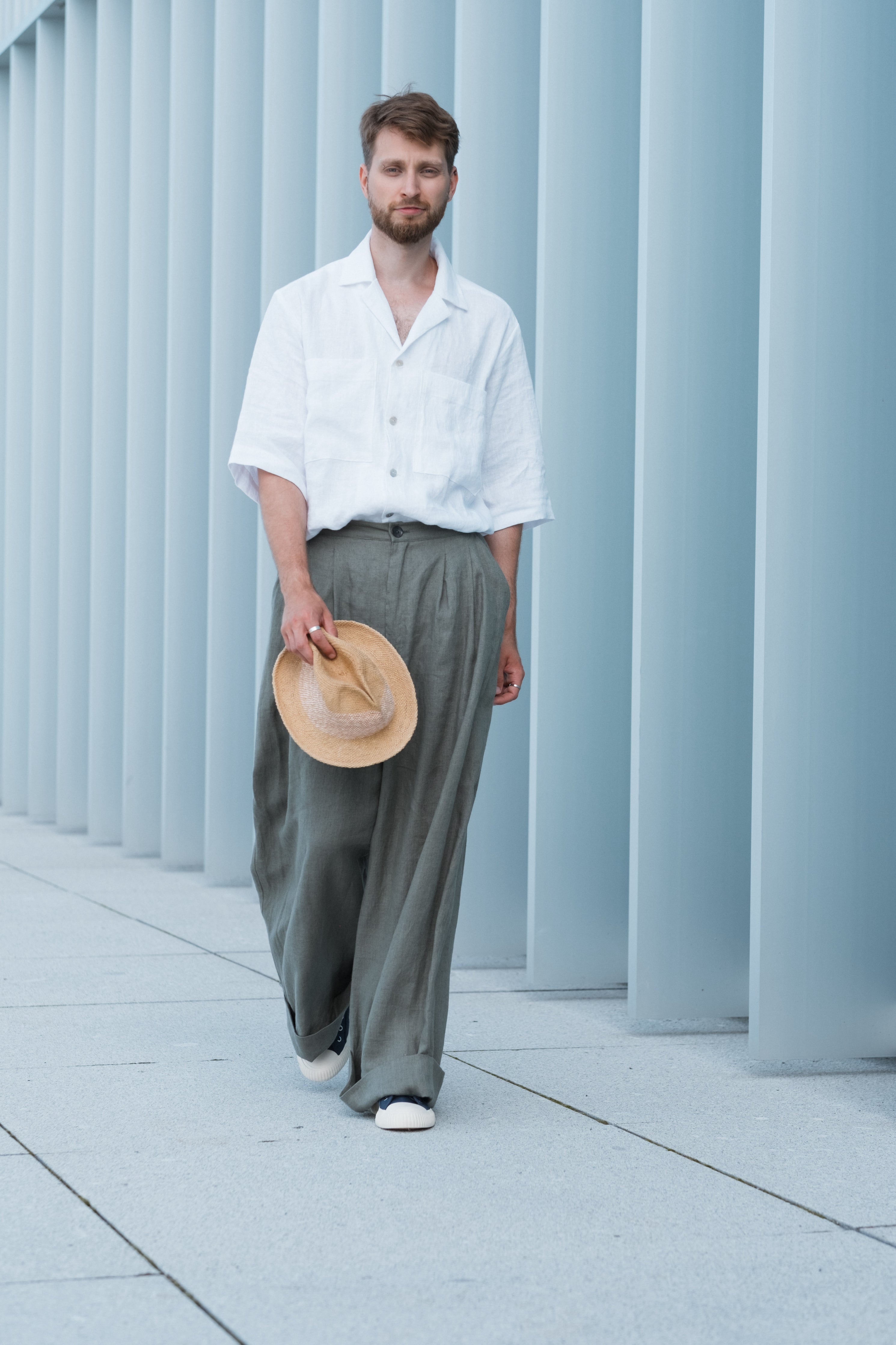 Loose-fit olive green linen suit