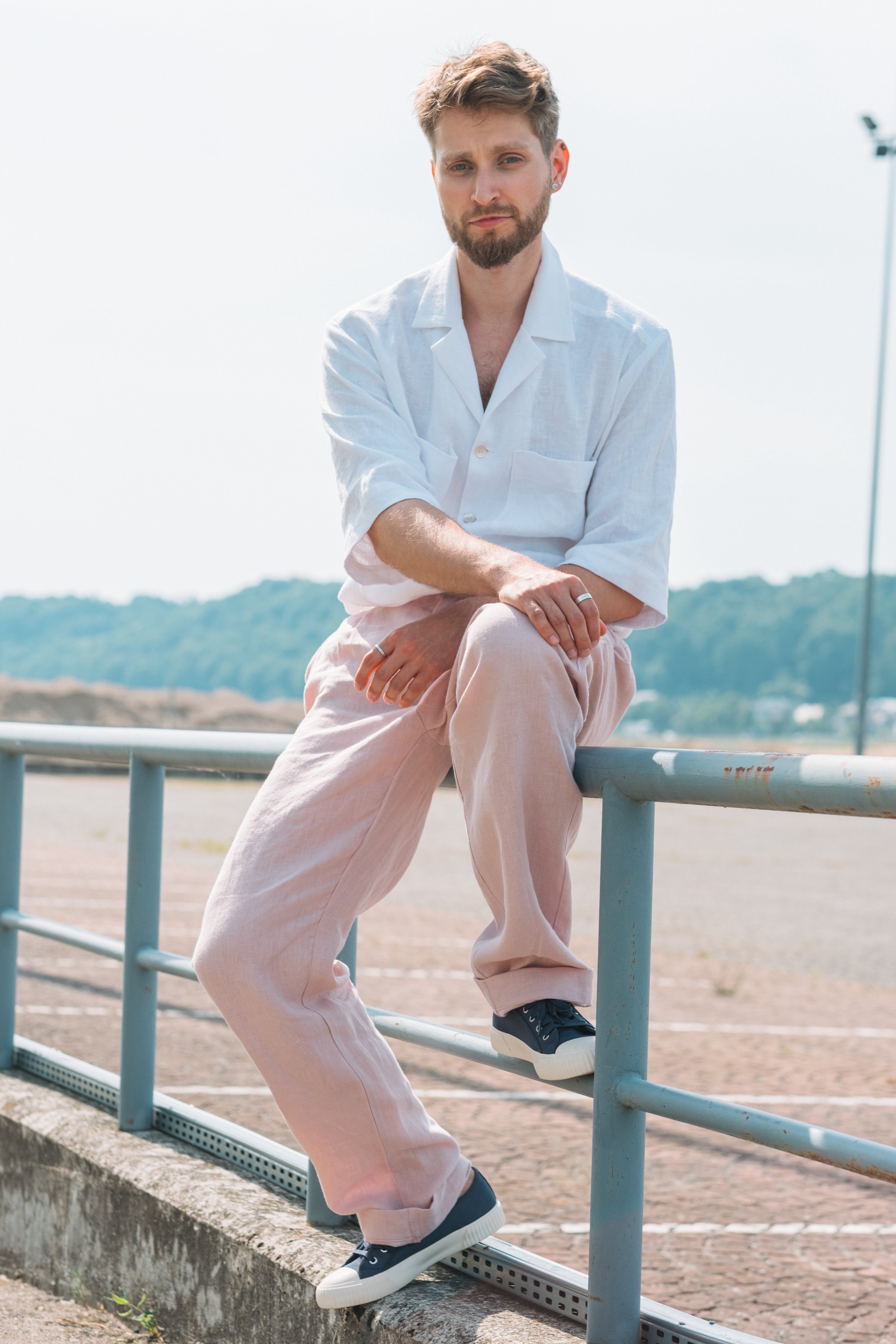 Straight-leg elasticated linen trousers