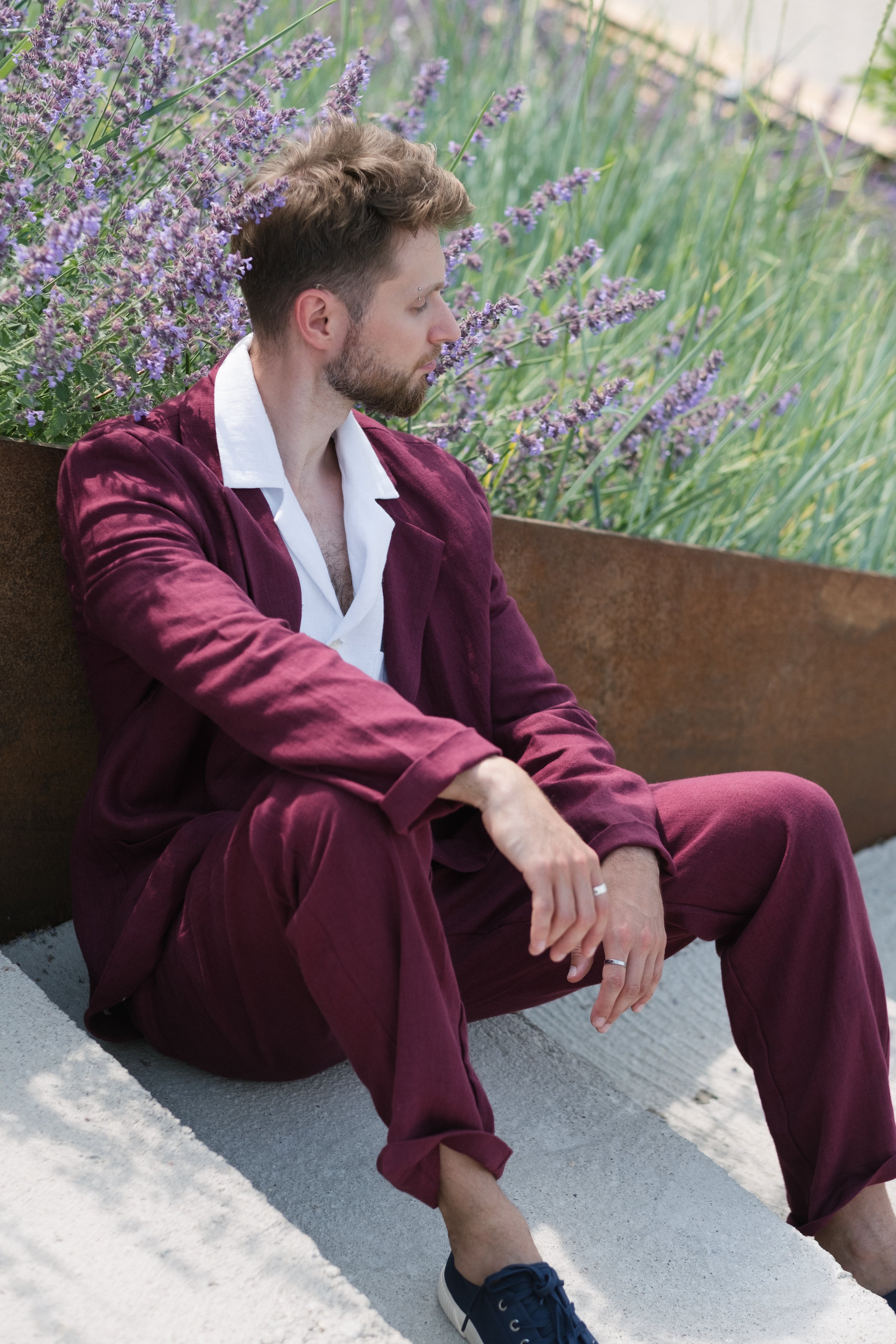 Regular-fit burgundy linen suit for men