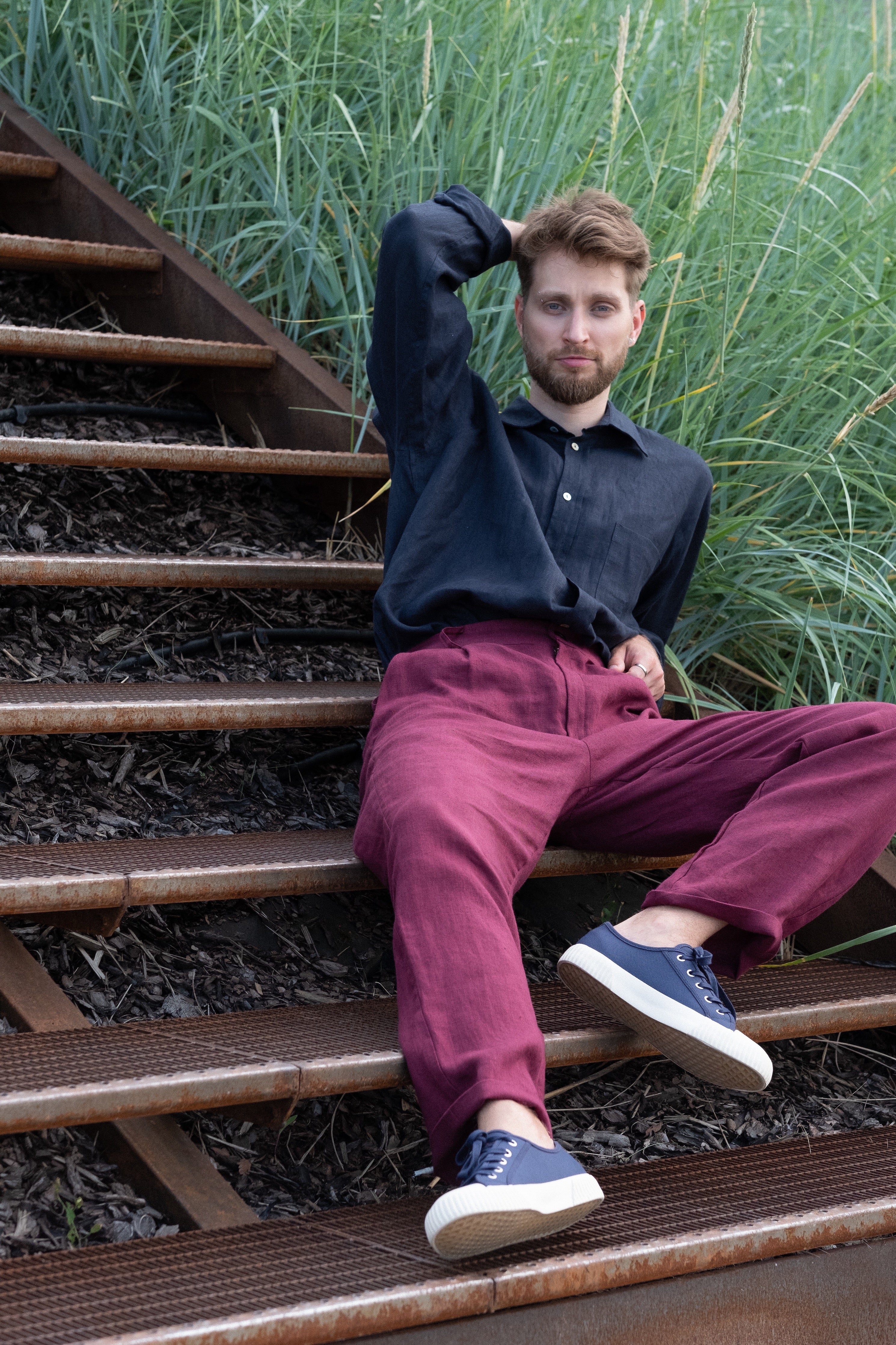 Straight-leg elasticated linen trousers