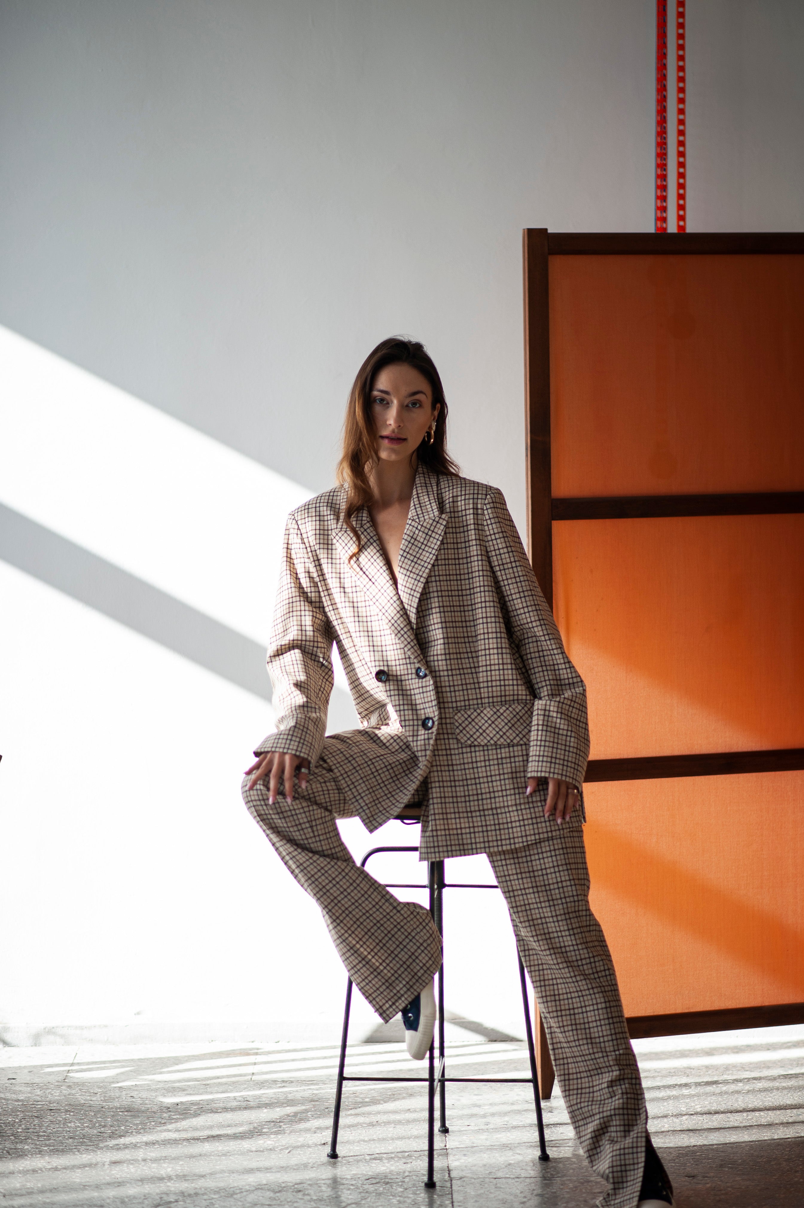 Straight-leg plaid women trousers with split hem