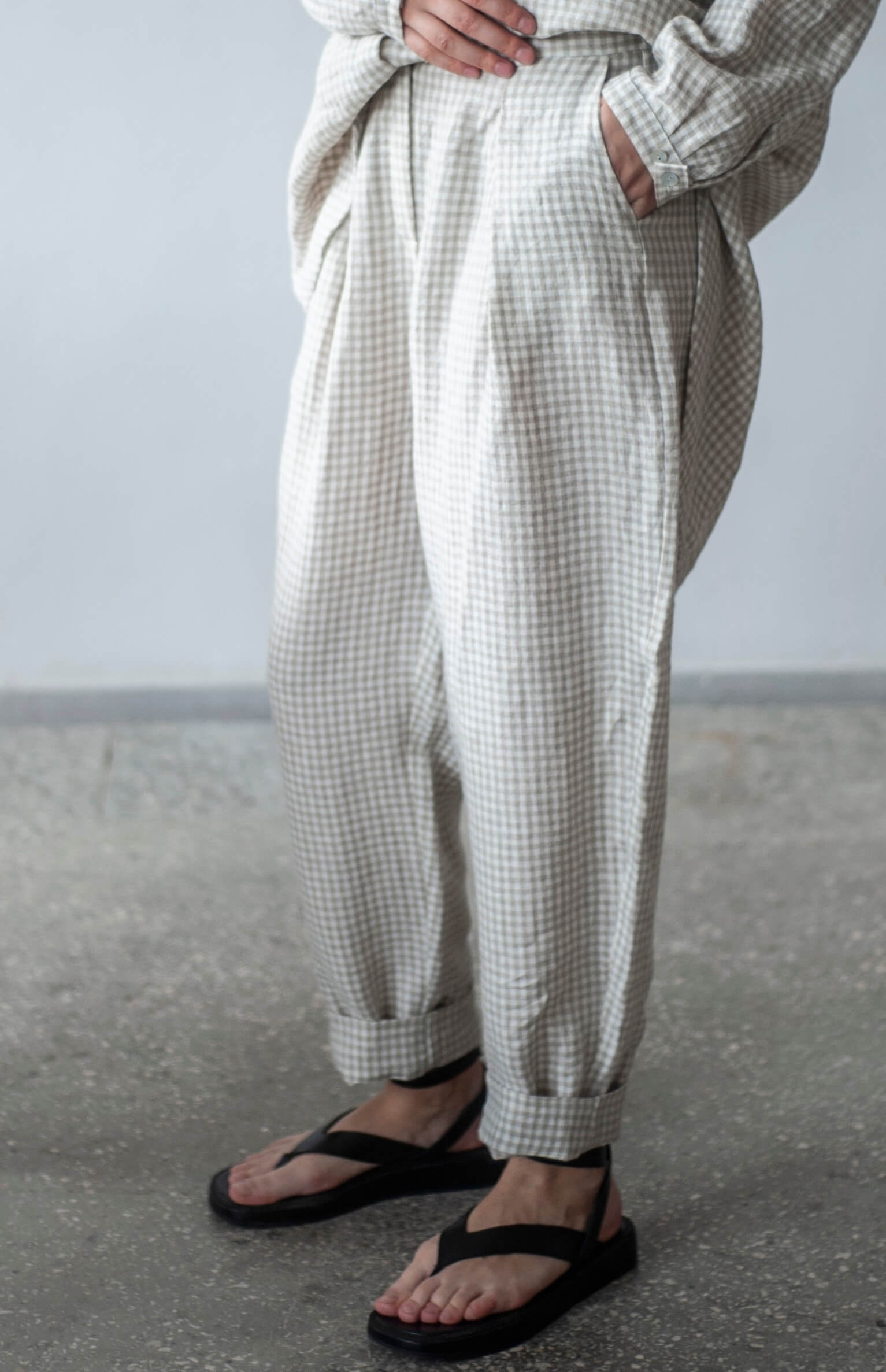 Women's pleated tapered linen trousers ULA