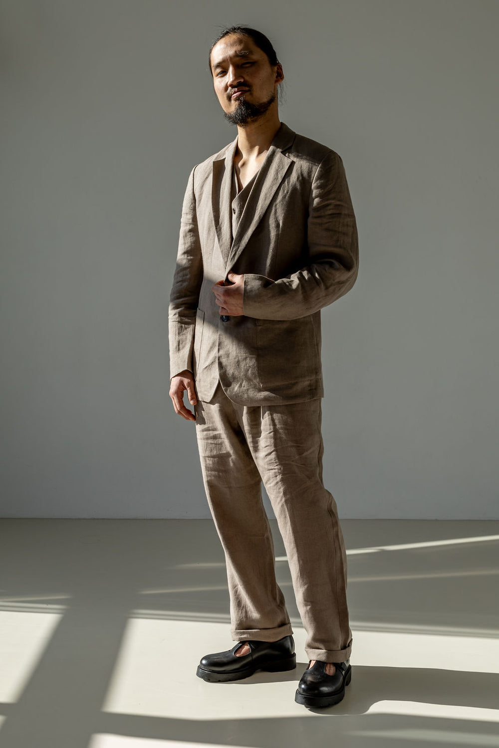 Elegant 3-piece linen weding suit for men
