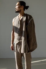 Linen  blazer with bound seams on a shoulder. 