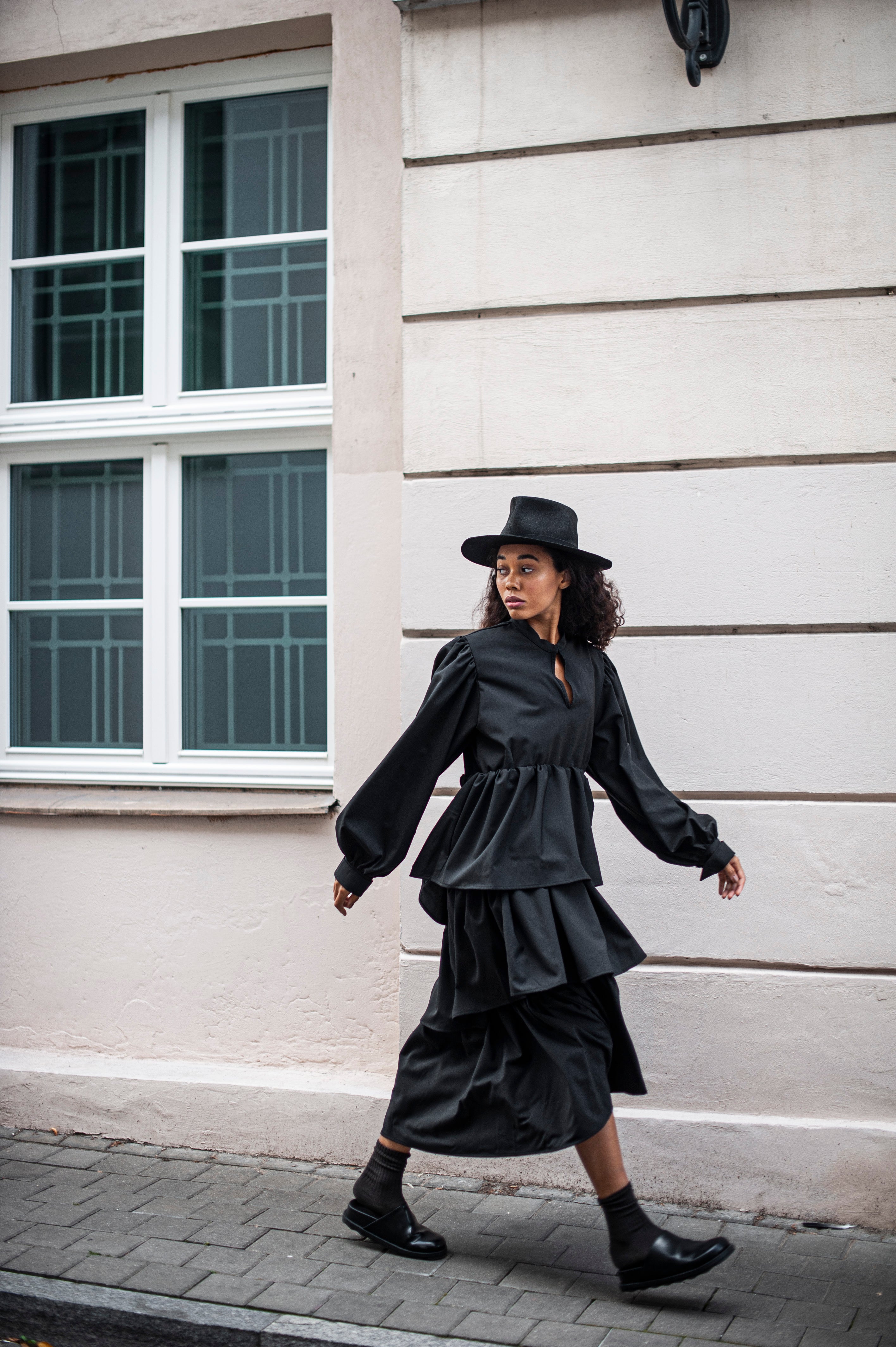 Tiered dress with puff sleeves boasting French cuffs. Crafted from a 100% Merino wool fabric.