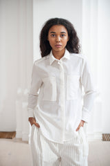 Classic collared-neck button-up shirt for women. Made of 100% Merino wool.