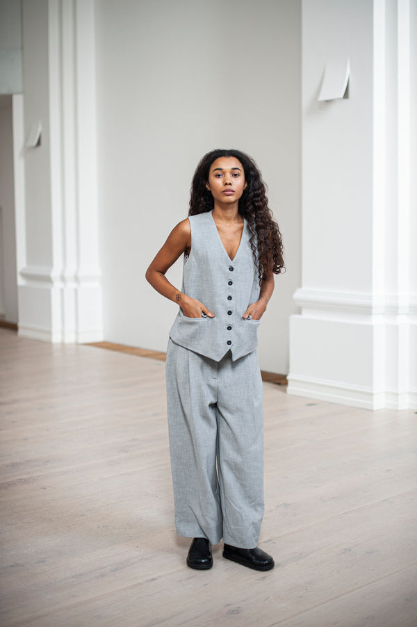 Two-piece set of a grey waistcoat and wide-leg pants. Relaxed silhouette and ultimate comfort for your everyday outings