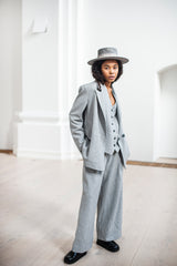 Relaxed-fitting grey 3-piece suit for women. Ethically made of heavyweight cotton