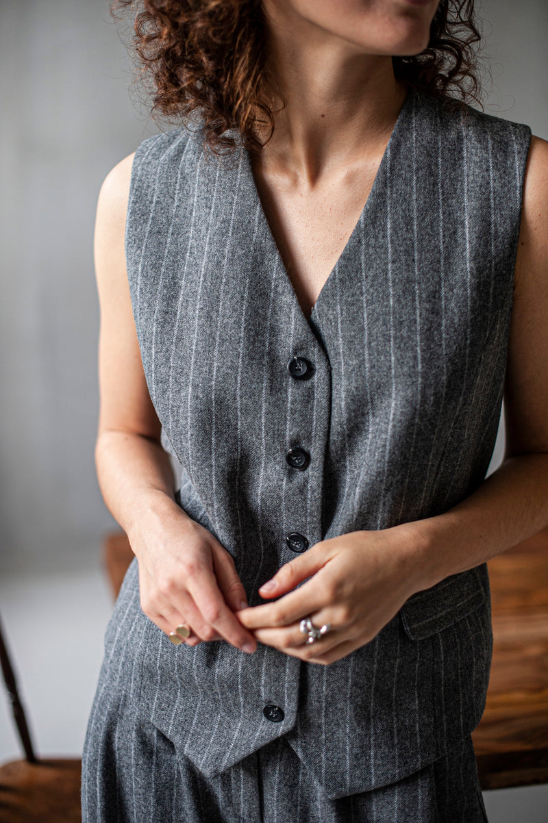 Women's classic wool waistcoat with a lining.