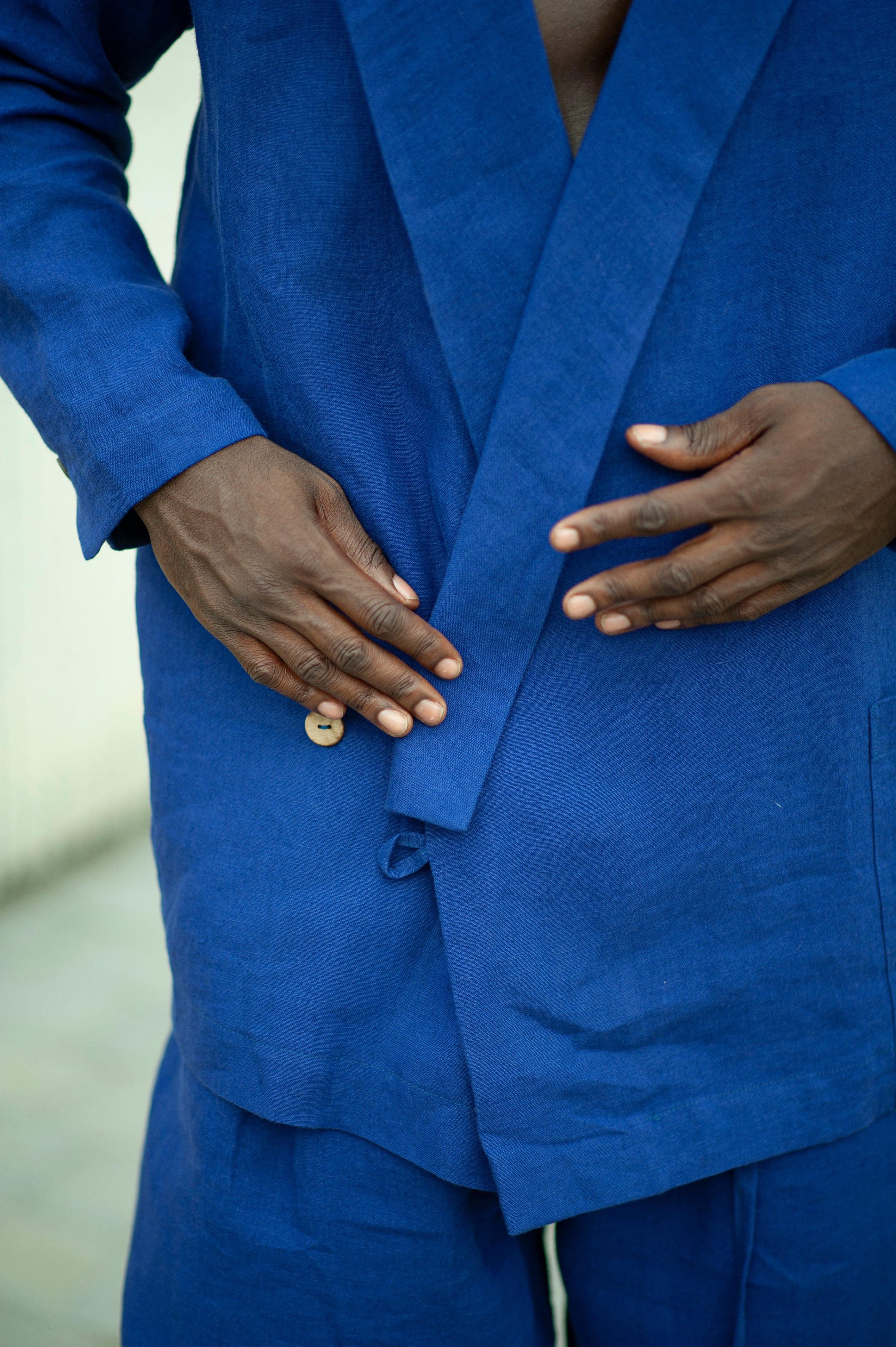 The one button closure on the navy blue Noragi style linen blazer for men.