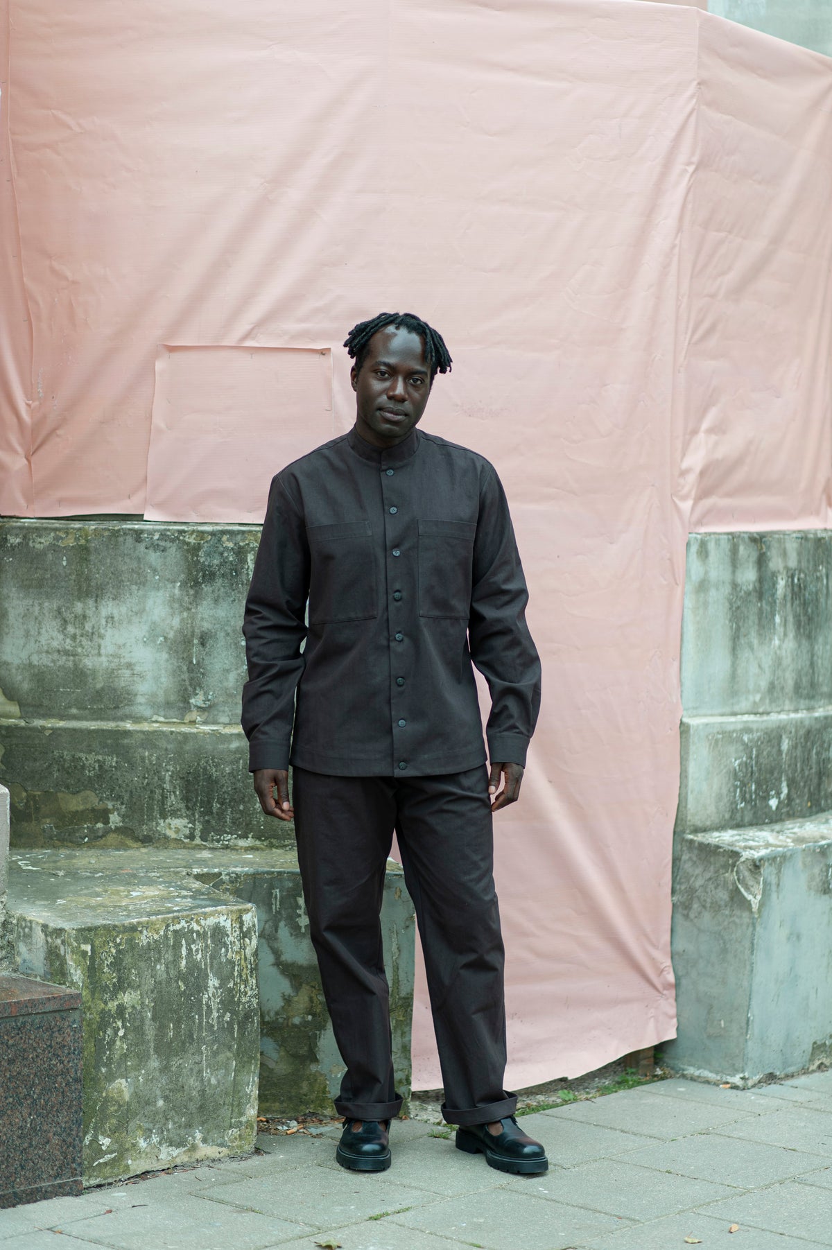 Men's Heavy Cotton Pleated Drawstring Trousers in Chocolate Brown