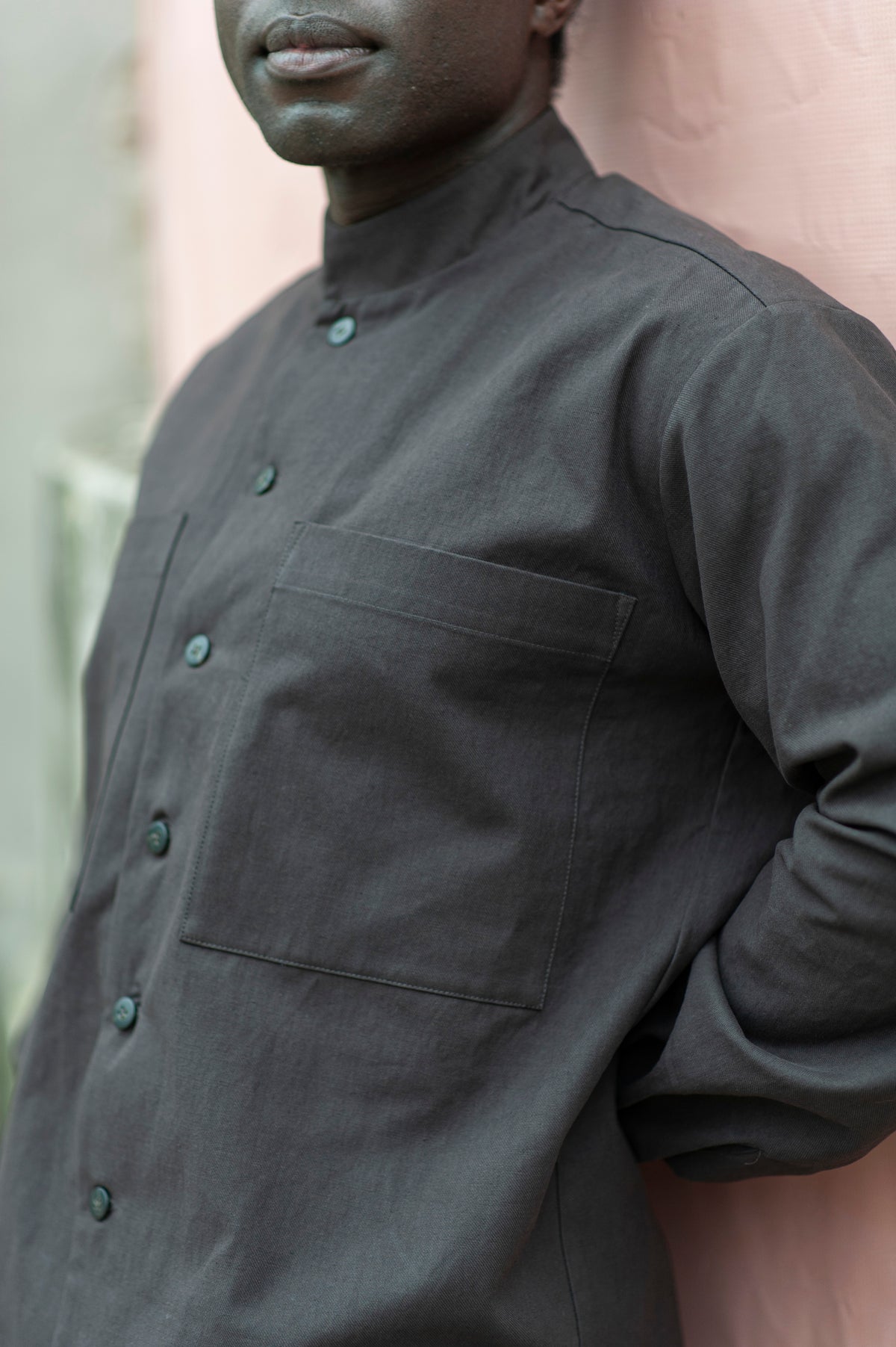 Men's heavy cotton band collar shirt with pockets