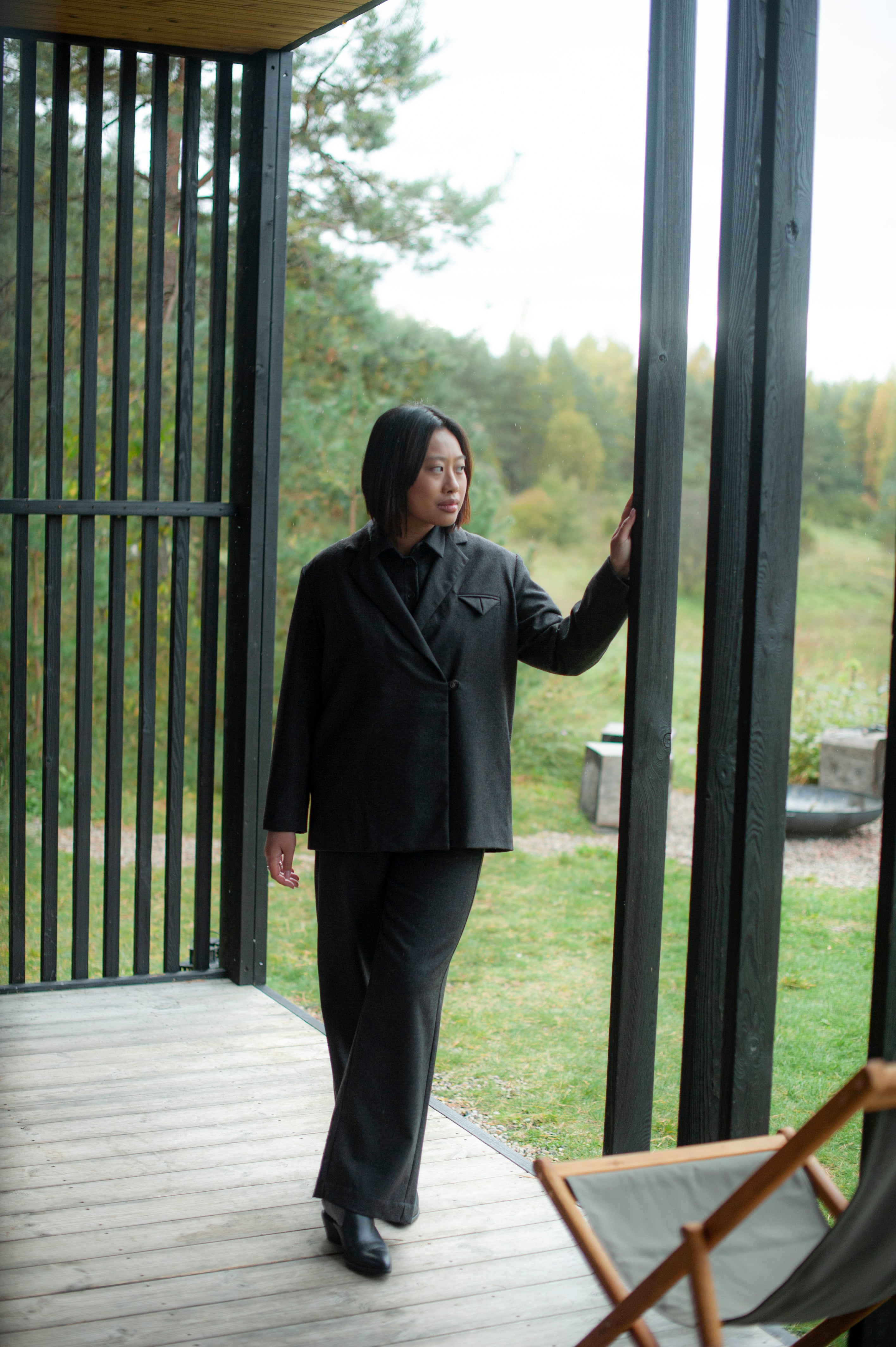 Women's  brown single-breasted boxy fit blazer paired with matching pants. 