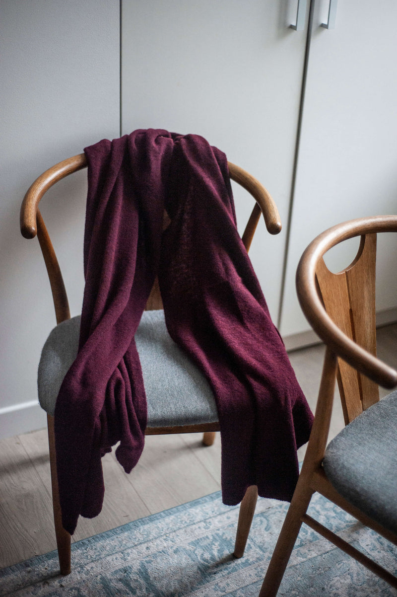 Blanket scarf in burgundy