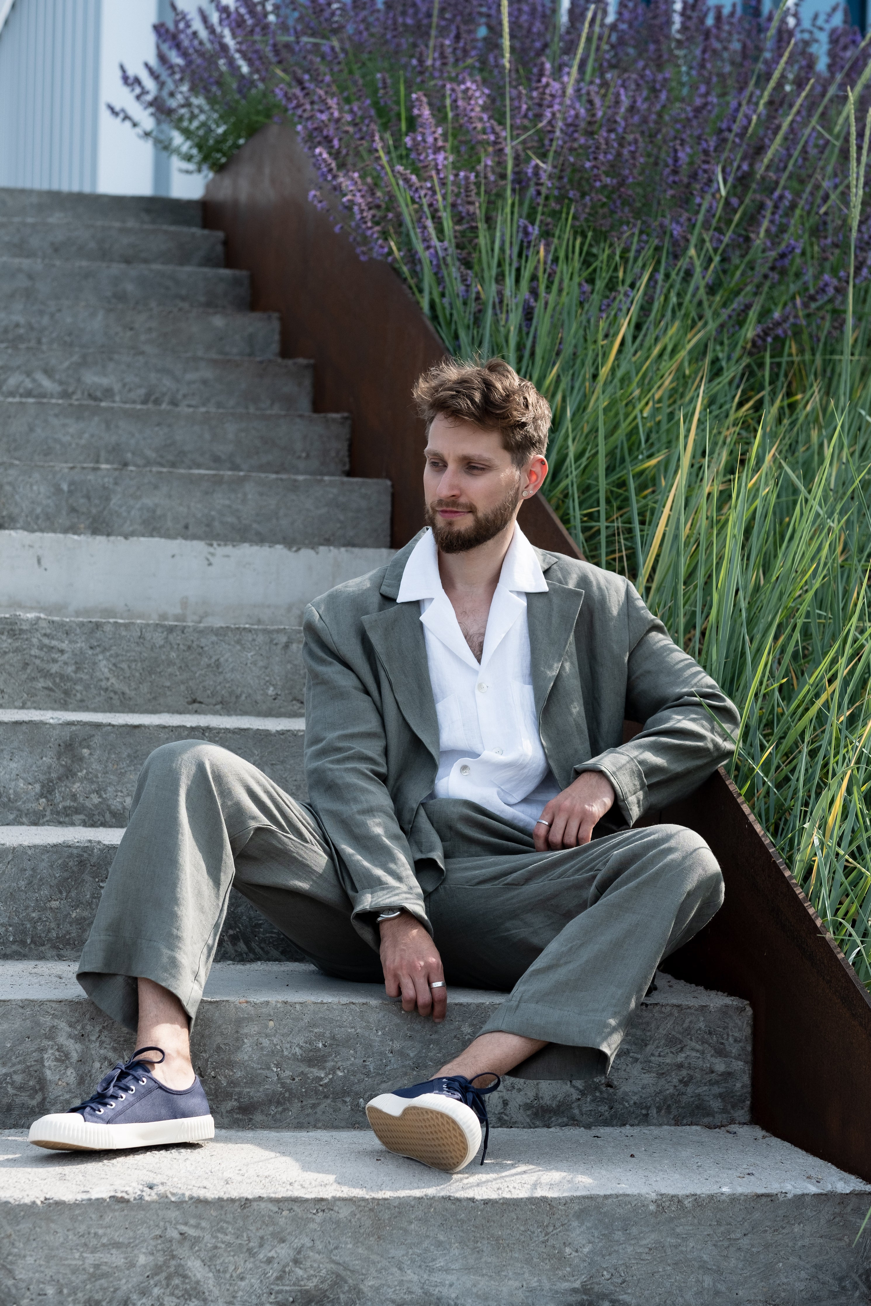 Unstructured single-breasted olive green linen blazer