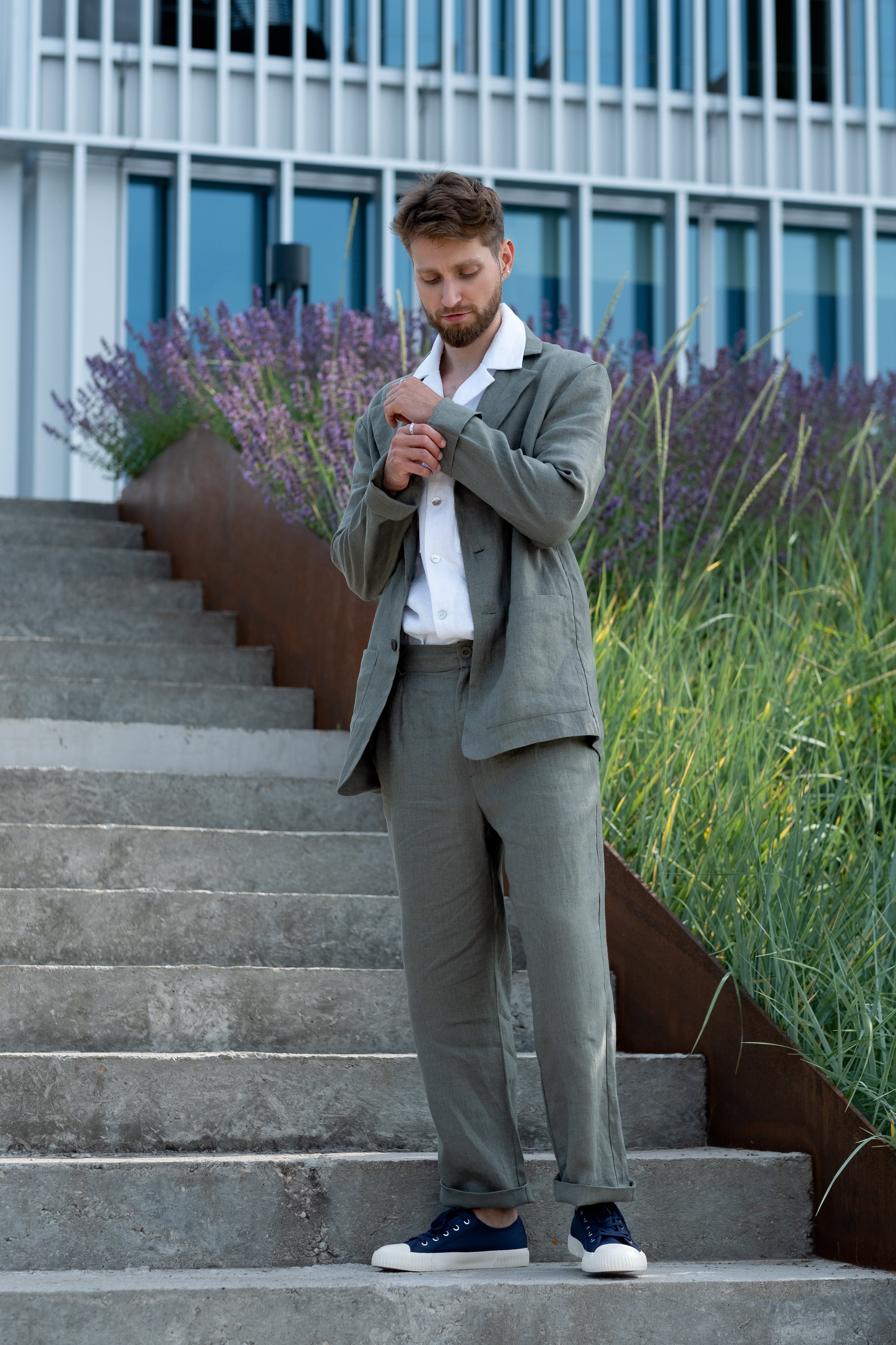 Unstructured single-breasted olive green linen blazer