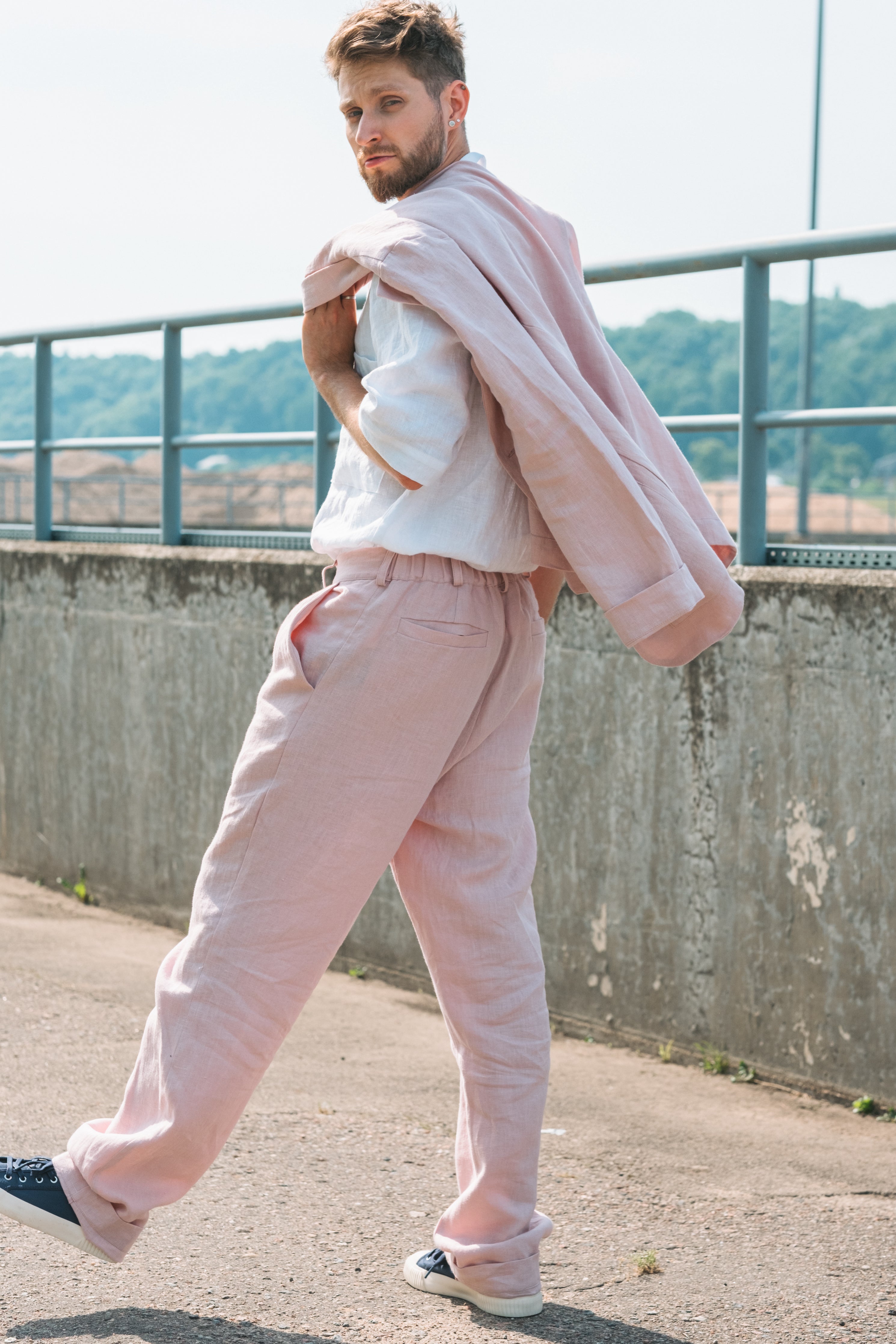 Straight-leg elasticated linen trousers