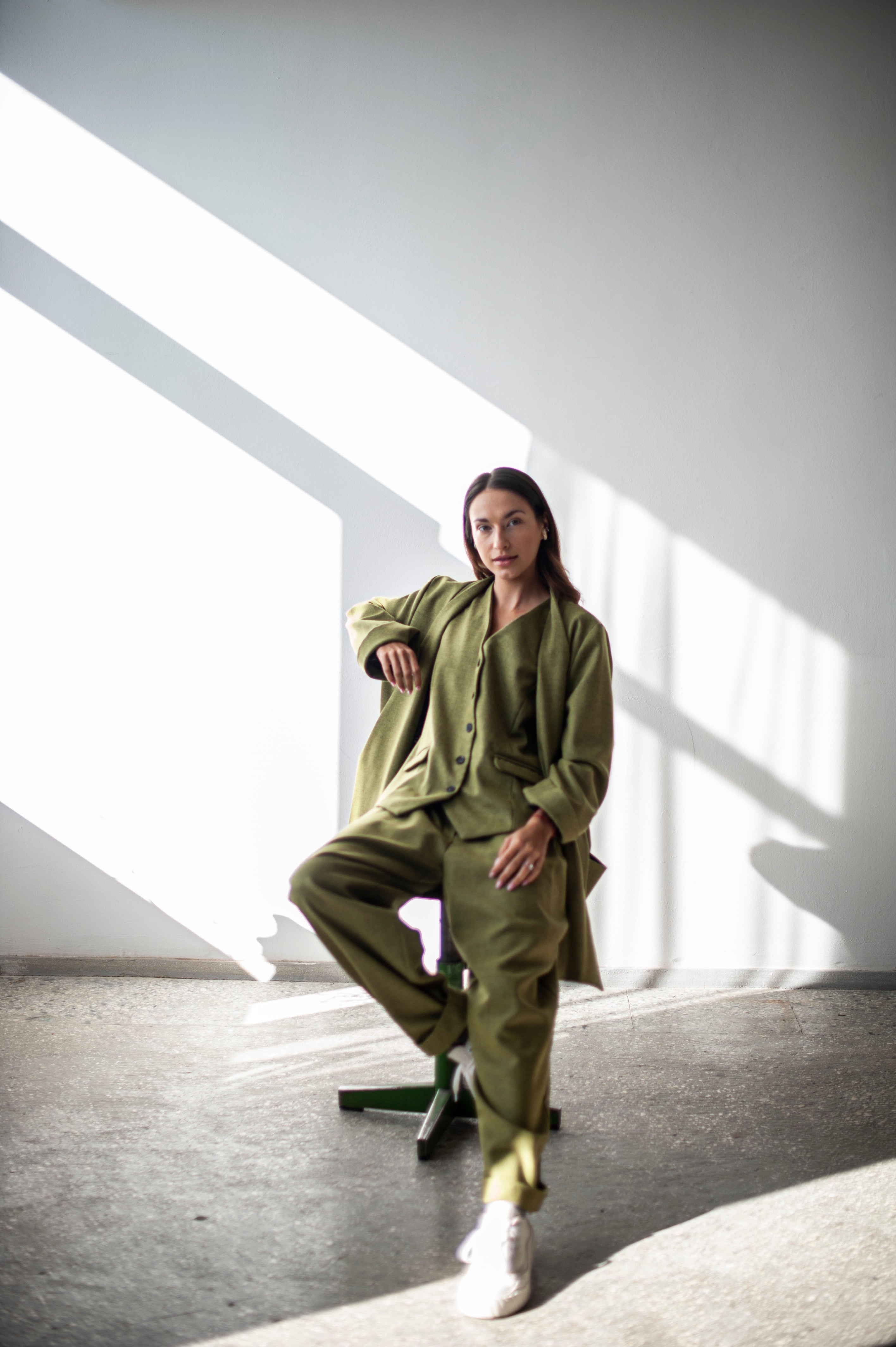 Tweed 3 pieces wool suit for women: relaxed fit blazer, suit waistcoat, masculine pants