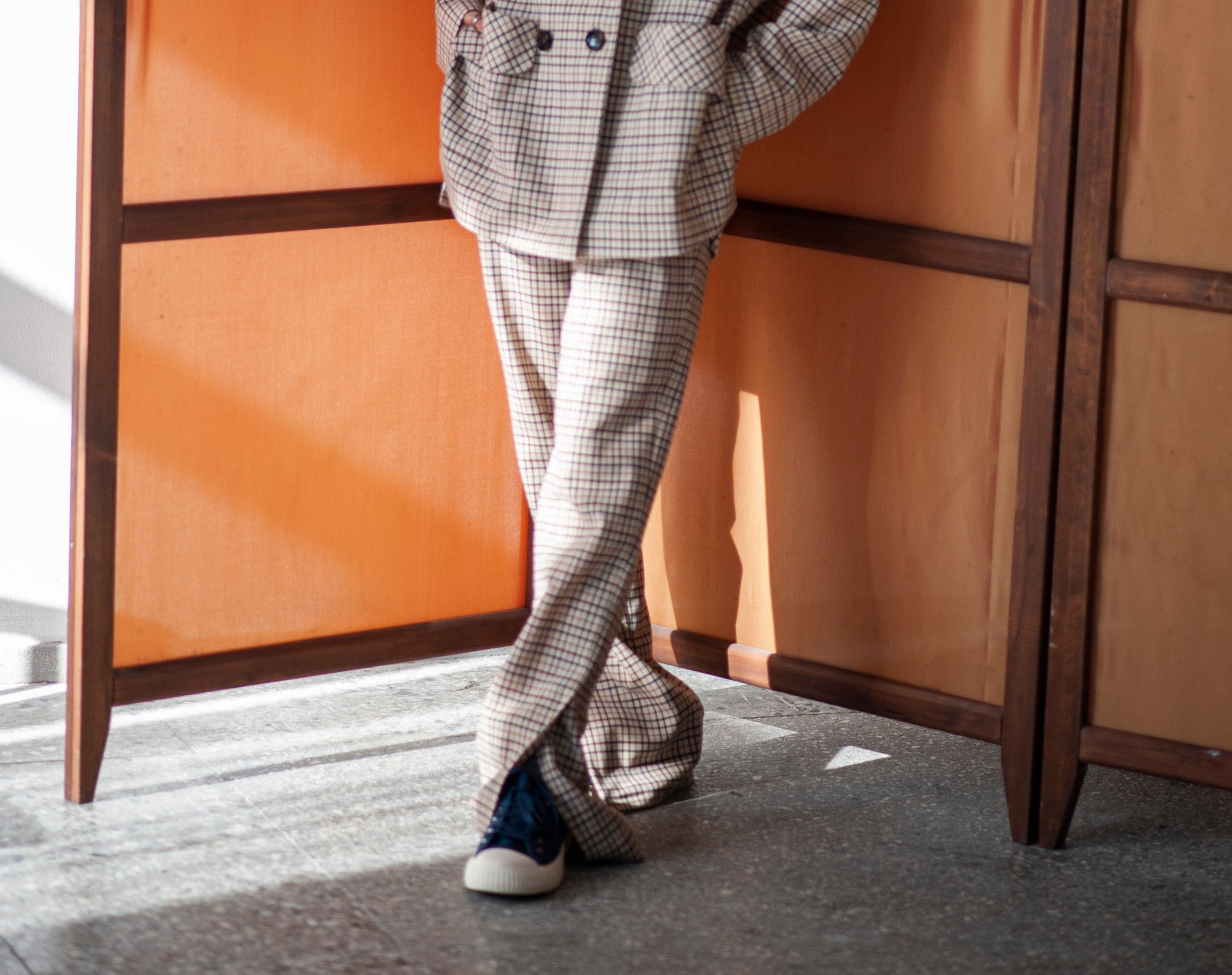 Straight-leg plaid women trousers with split hem