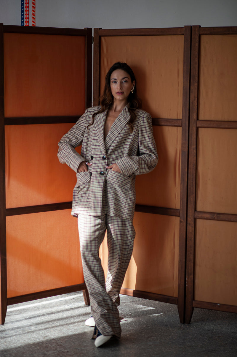 Gingham checkered two pieces pants suit for women with double breasted blazer